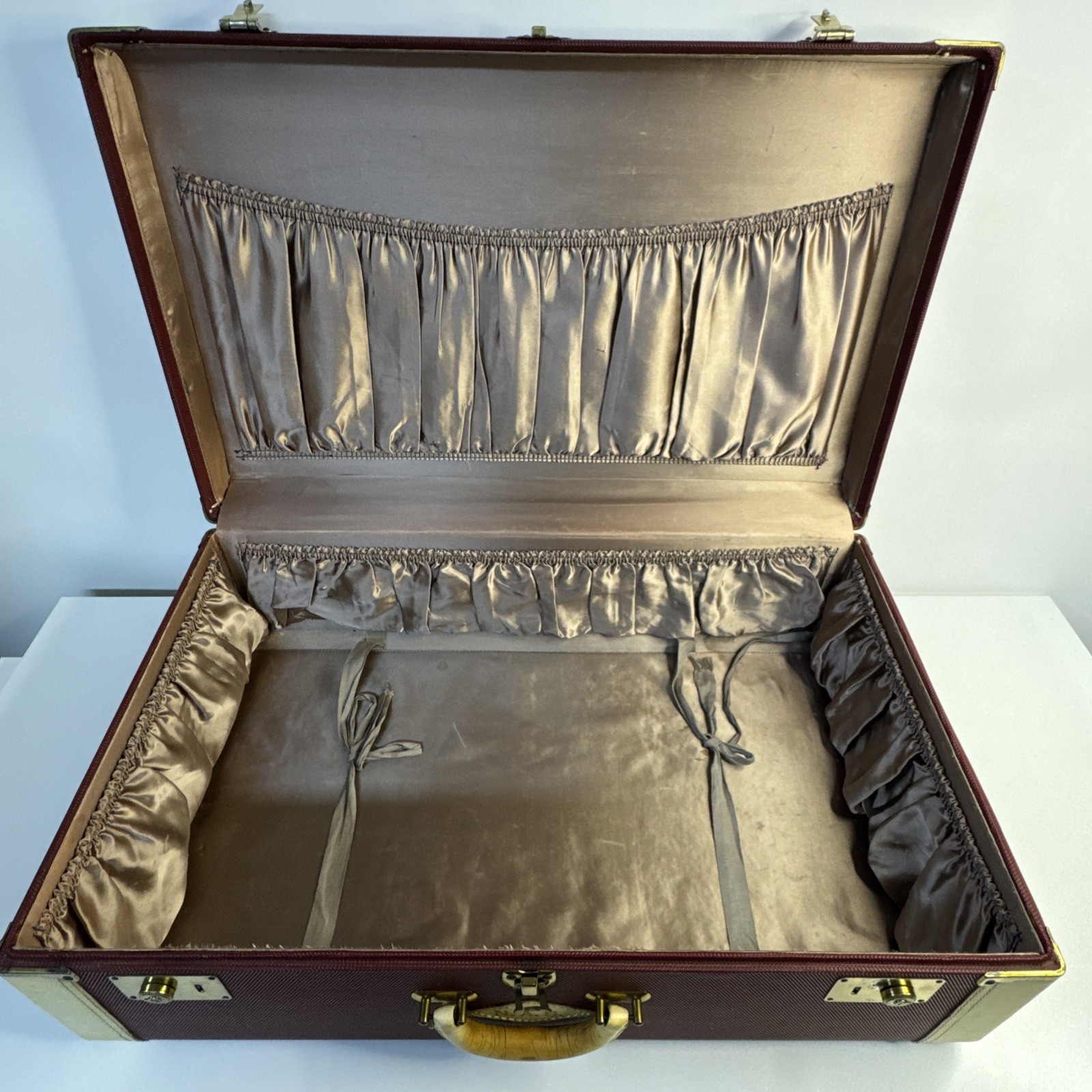 RARE 1950s Vintage MCM Hudson’s Sturdibuilt Hardshell Suitcase w/key 26”x15”x 9”