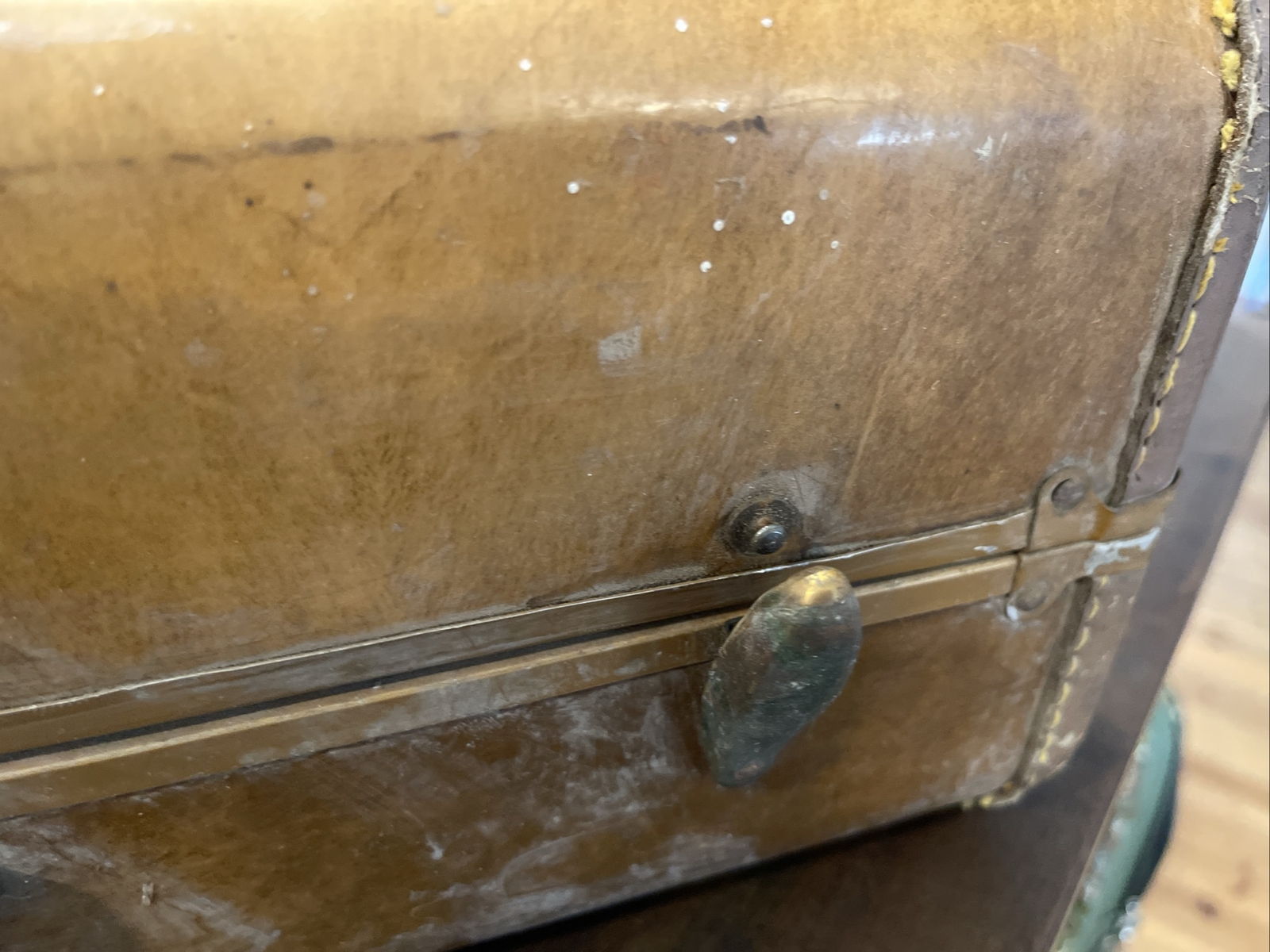 Vintage Samsonite 21” X 13” Leather Hard Shell Suitcase Luggage Loose Binding
