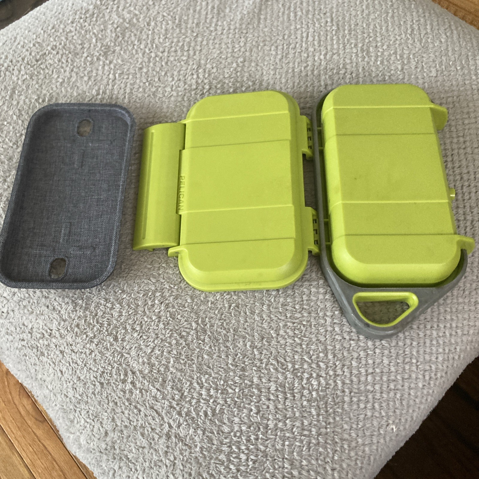 Pelican Go-Case G10 (G10)Great Condition Lime Green Gray With Handle And Insert
