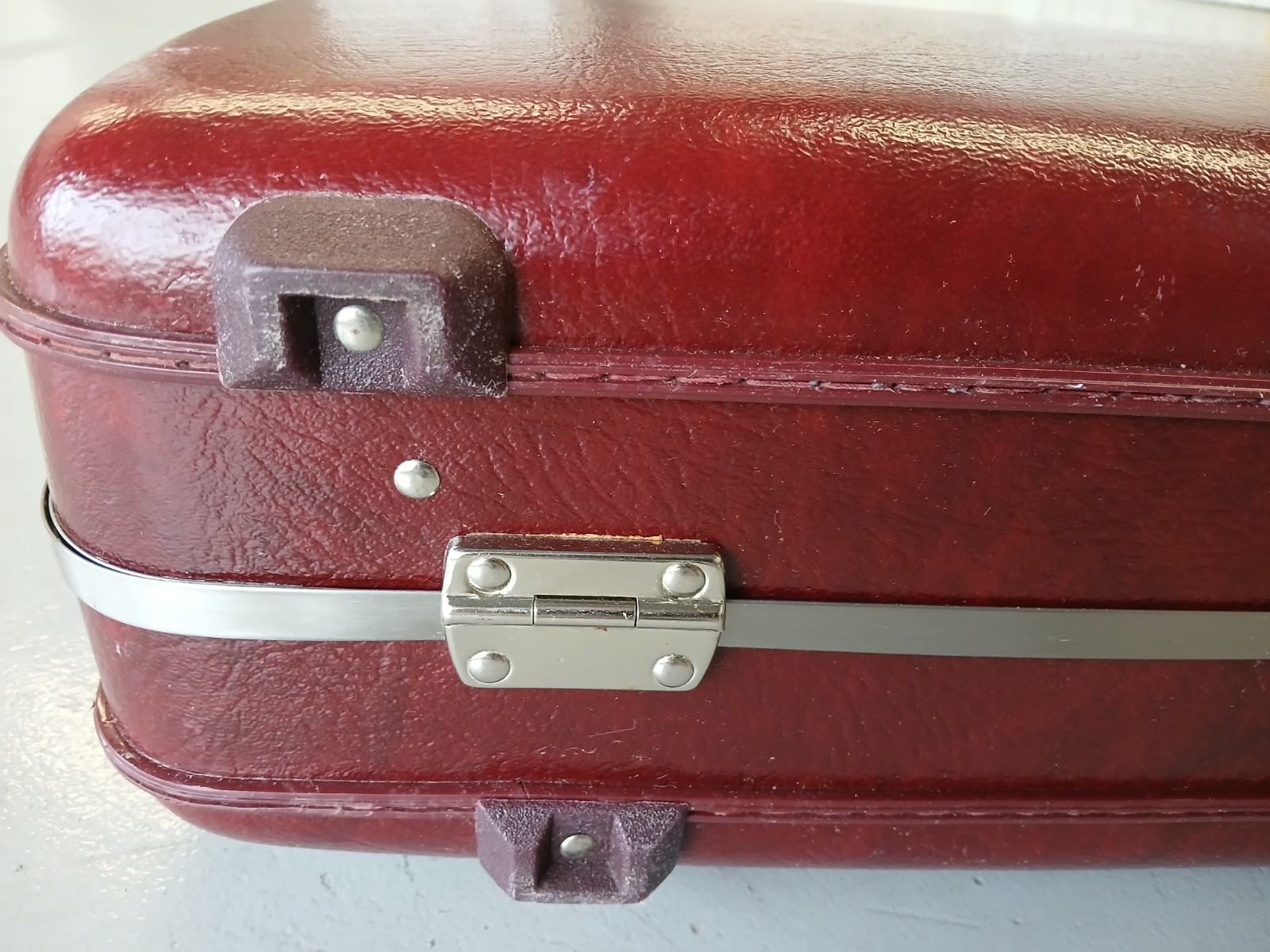 Vintage American Tourister Hard Shell Suitcase Maroon Luggage 23”x17”x7” w/ Key