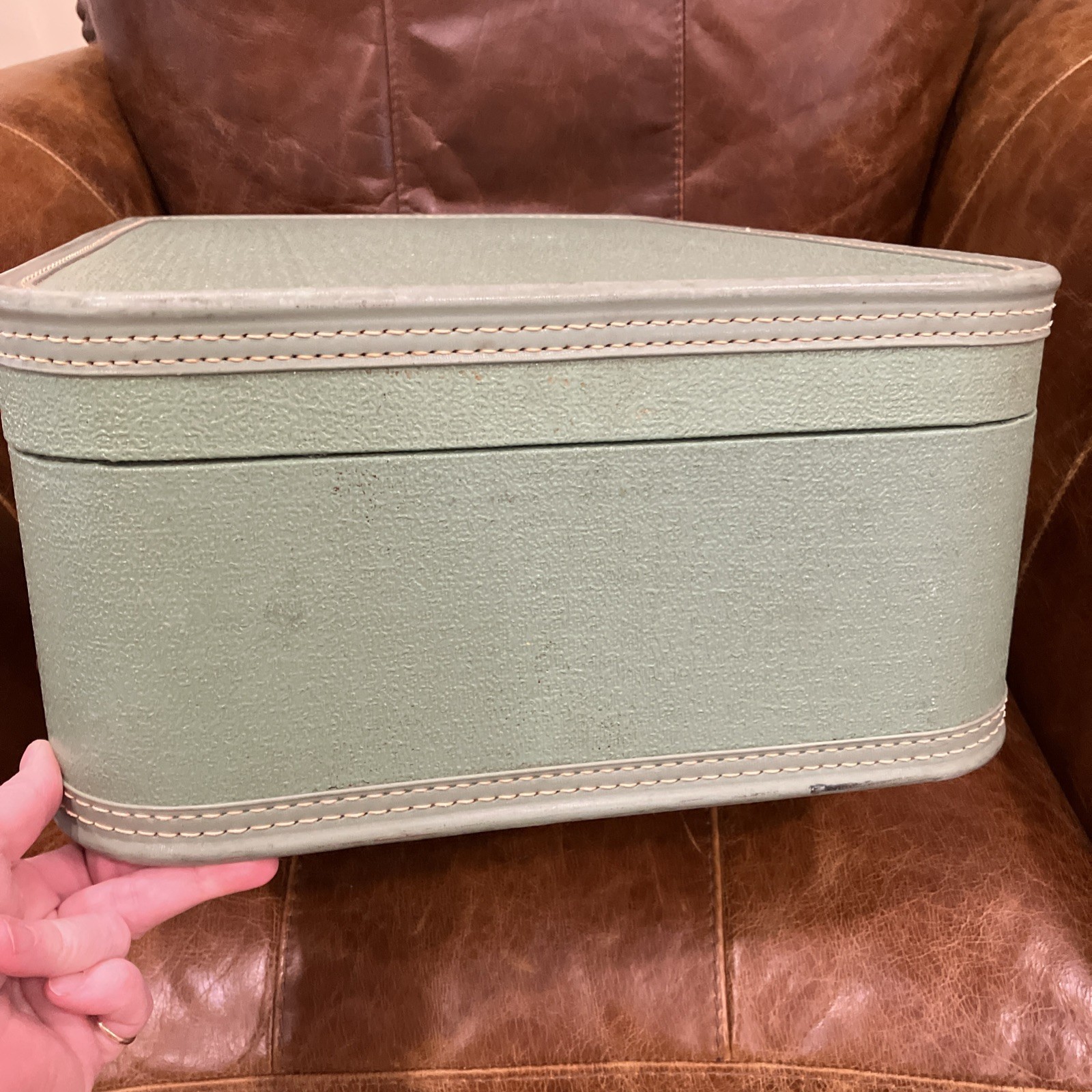 Vintage 1950s Starline Luggage Suitcase Green Brass Latches No Key 21”x14”x7”