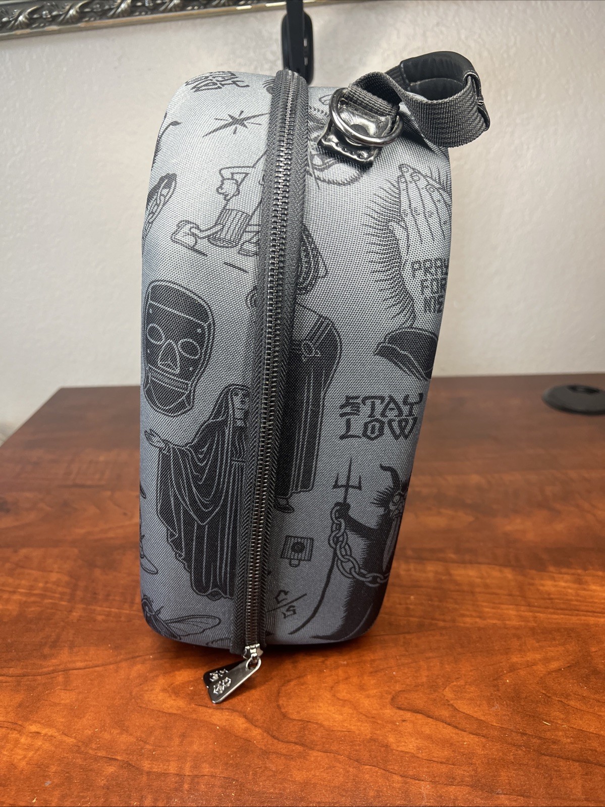 Rebel 8 Hat Carrier Travel Hat / Cap Case Luggage