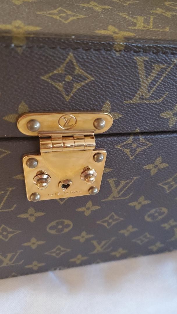 VINTAGE LOUIS VUITTON TRAIN CASE