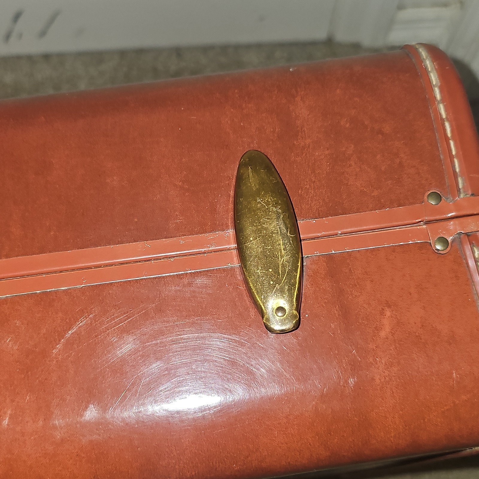 Vintage Samsonite 1940s-1950s Brown Hardshell Faux Leather Suitcase with Key
