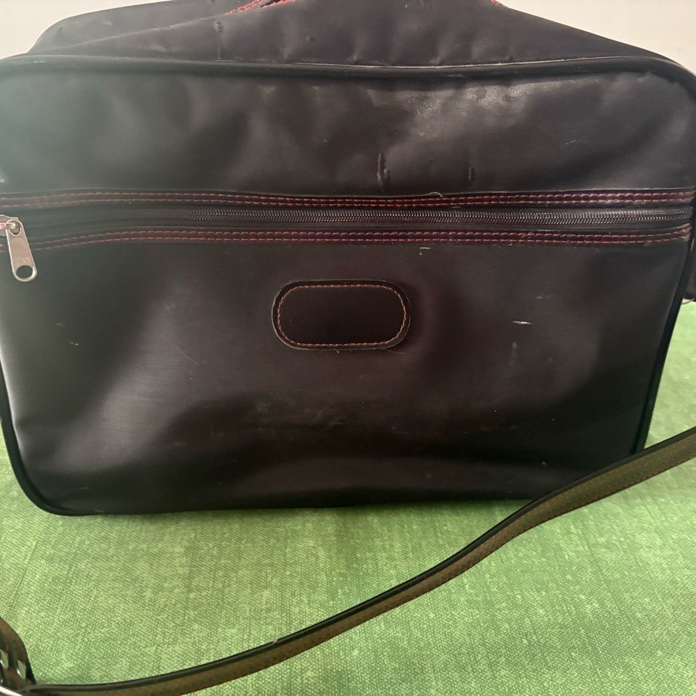 Vintage American Tourister Black Leather Crossbody Bag – Sleek Everyday Carry
