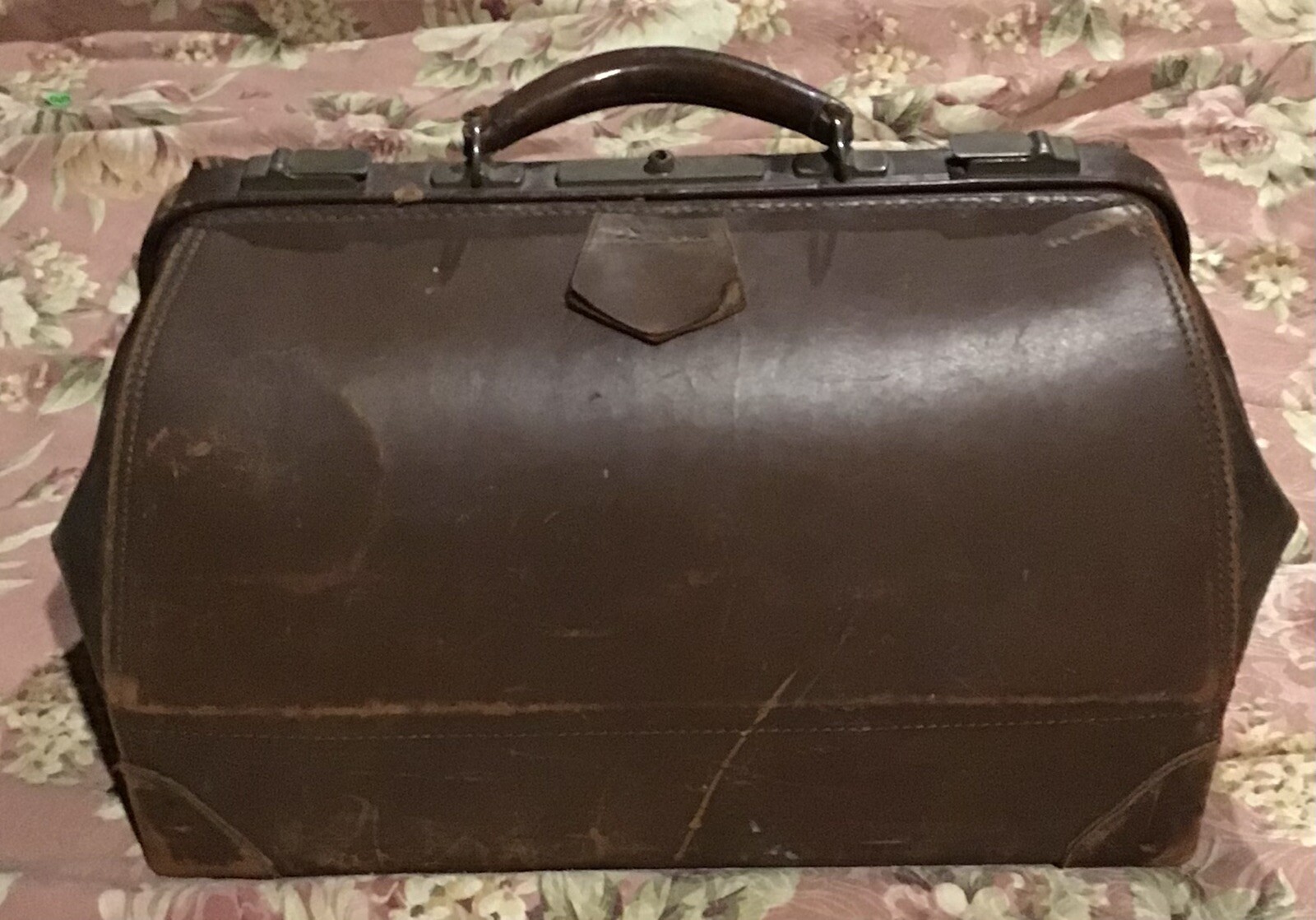 Vintage Antique Cooks Hand Luggage Satchel Leather Wisconsin Sticker With Key