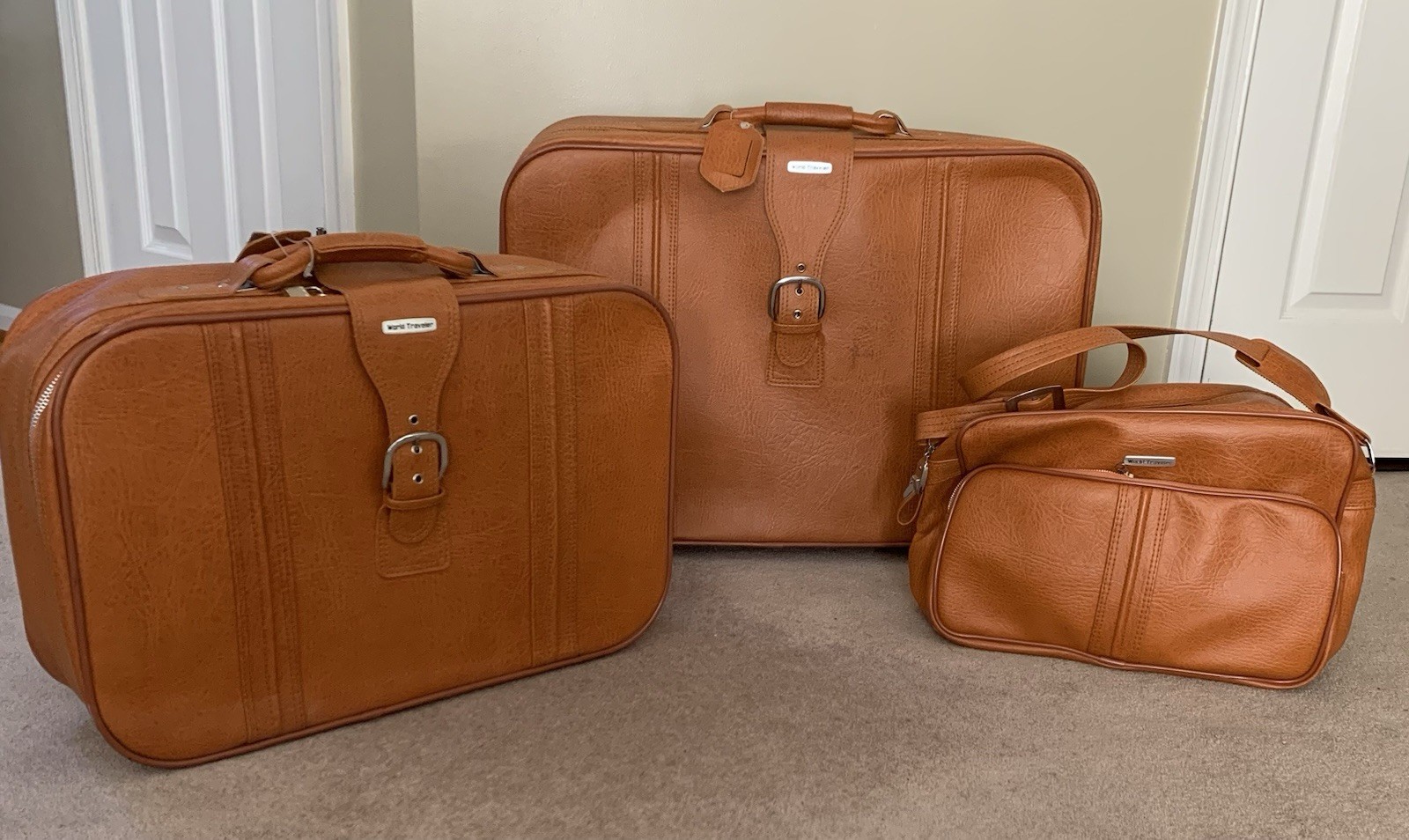 Vtg Luggage “World Traveler” Faux Textured Leather 3 Piece Set Stackable