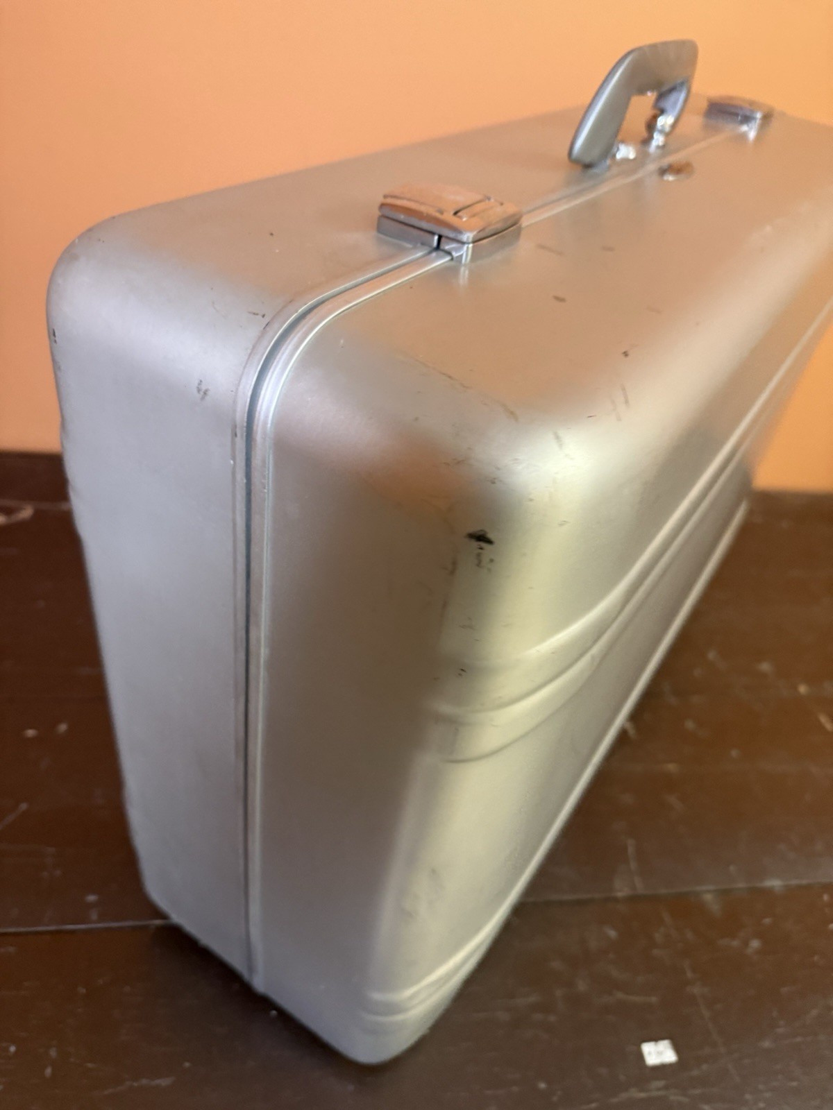 Vintage Zero Halliburton Aluminum Suite Case Case Silver 1970s Office Modernism