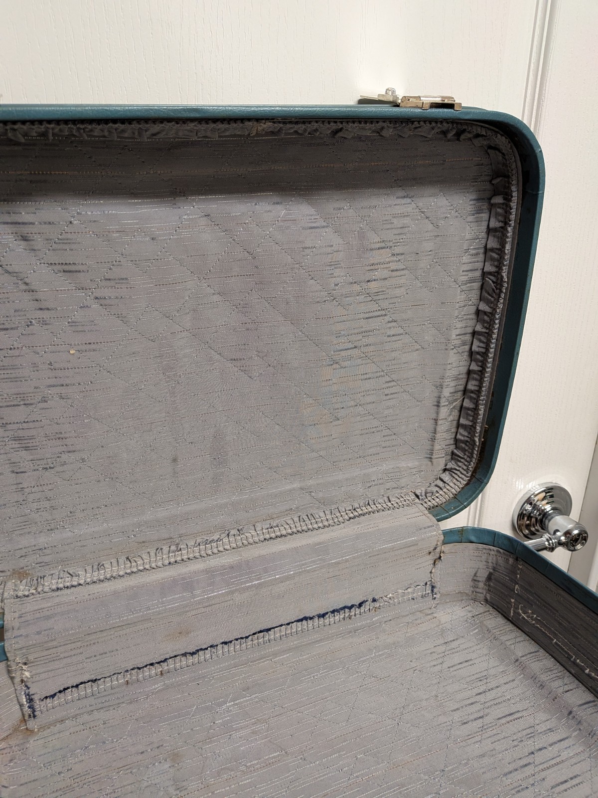 Vintage 1950’s Boyle Luggage Blue Hard Suitcase 18″ x 13″ x 5″ Briefcase Size