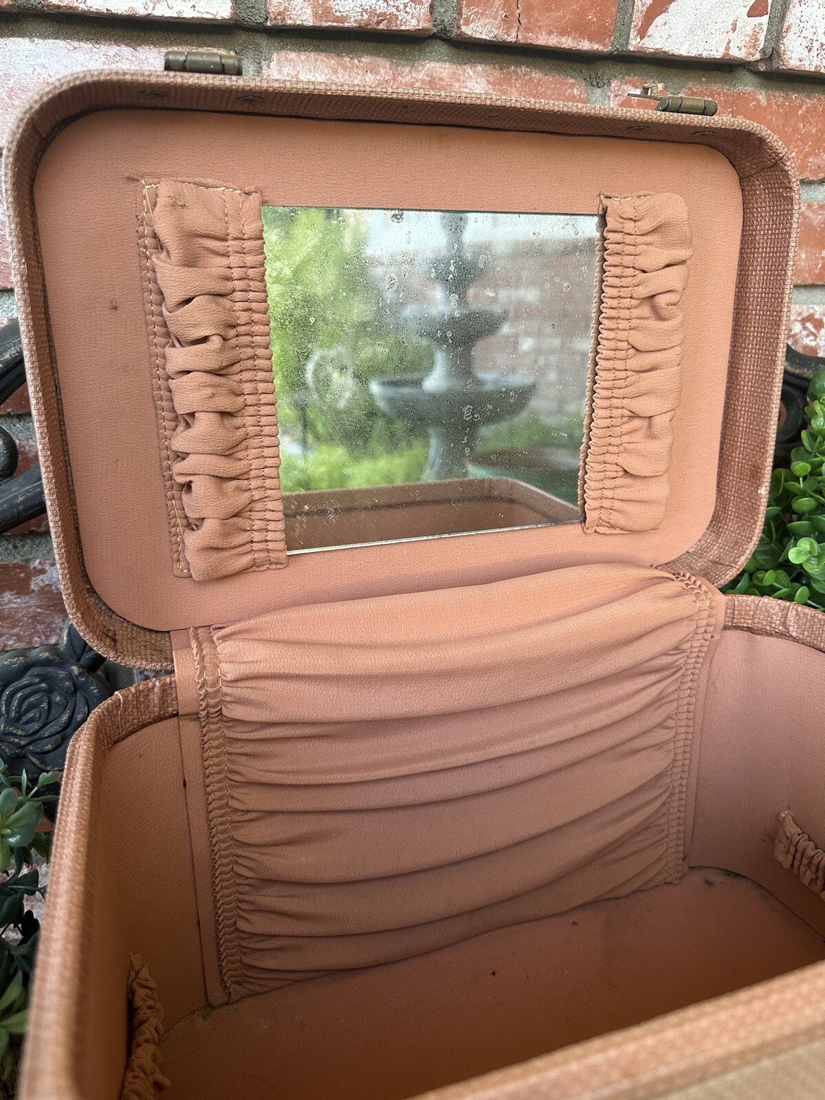 Vintage Amelia Earhart Train Case; Peach Tan; Drk Peach Int W/Mirror;Locks W/Key