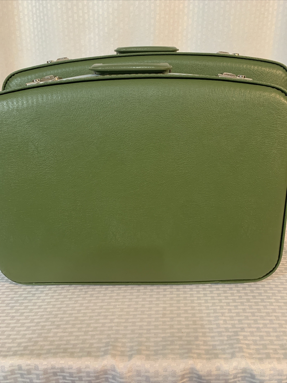 Vintage 2 Piece Train Case Avocado Green Suitcases 20.5” X 14” & 23.5” X 16”