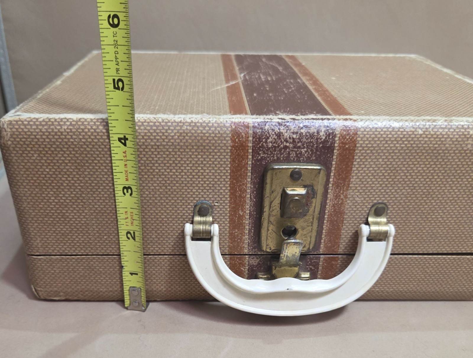Vintage Beige Travel Case With Handle & Pockets