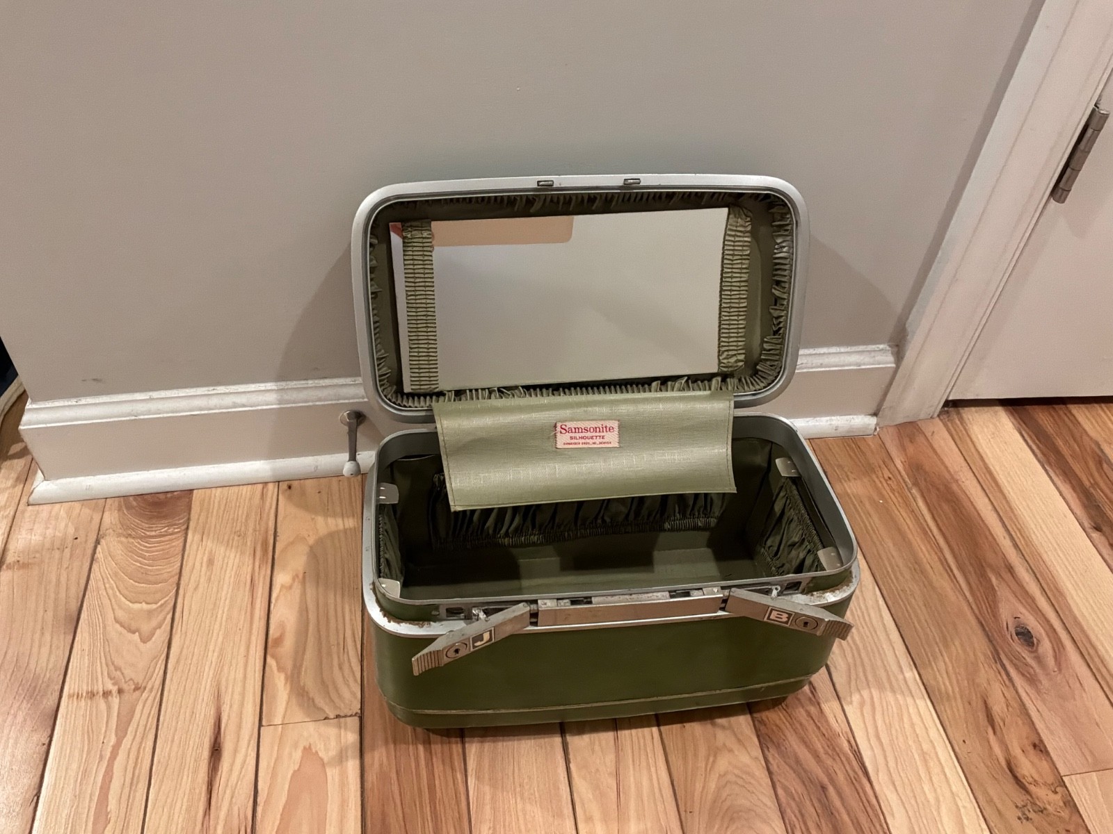 Vintage Samsonite Silhouette Olive Green Train Case Makeup Cosmetic Luggage