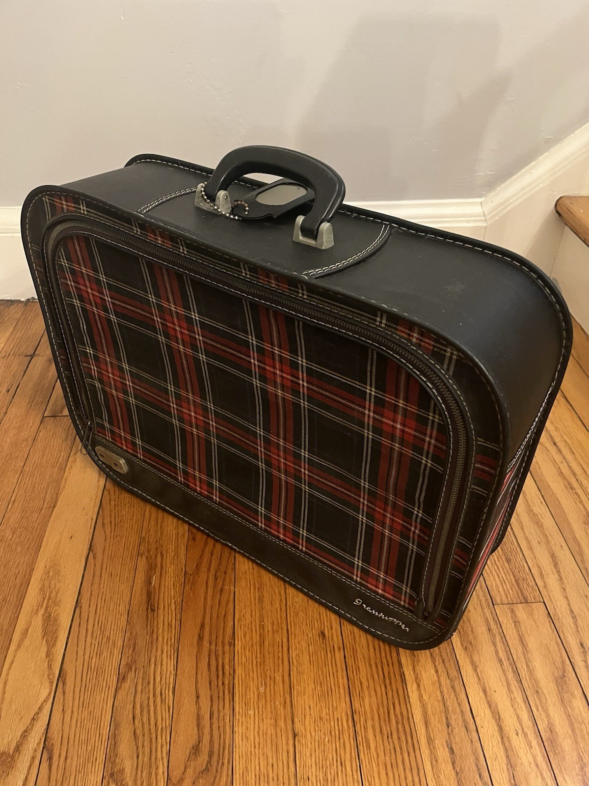 Vintage Grasshopper Tartan Plaid Soft-Sided Suitcase Red 15.25” X 20.5” X 5.25”