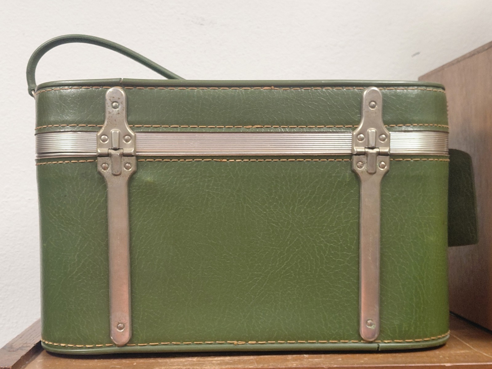 Vtg Amelia Earhart MCM Green Train Case w Cosmetic Bag Mirror ID Tag NO KEY VGUC