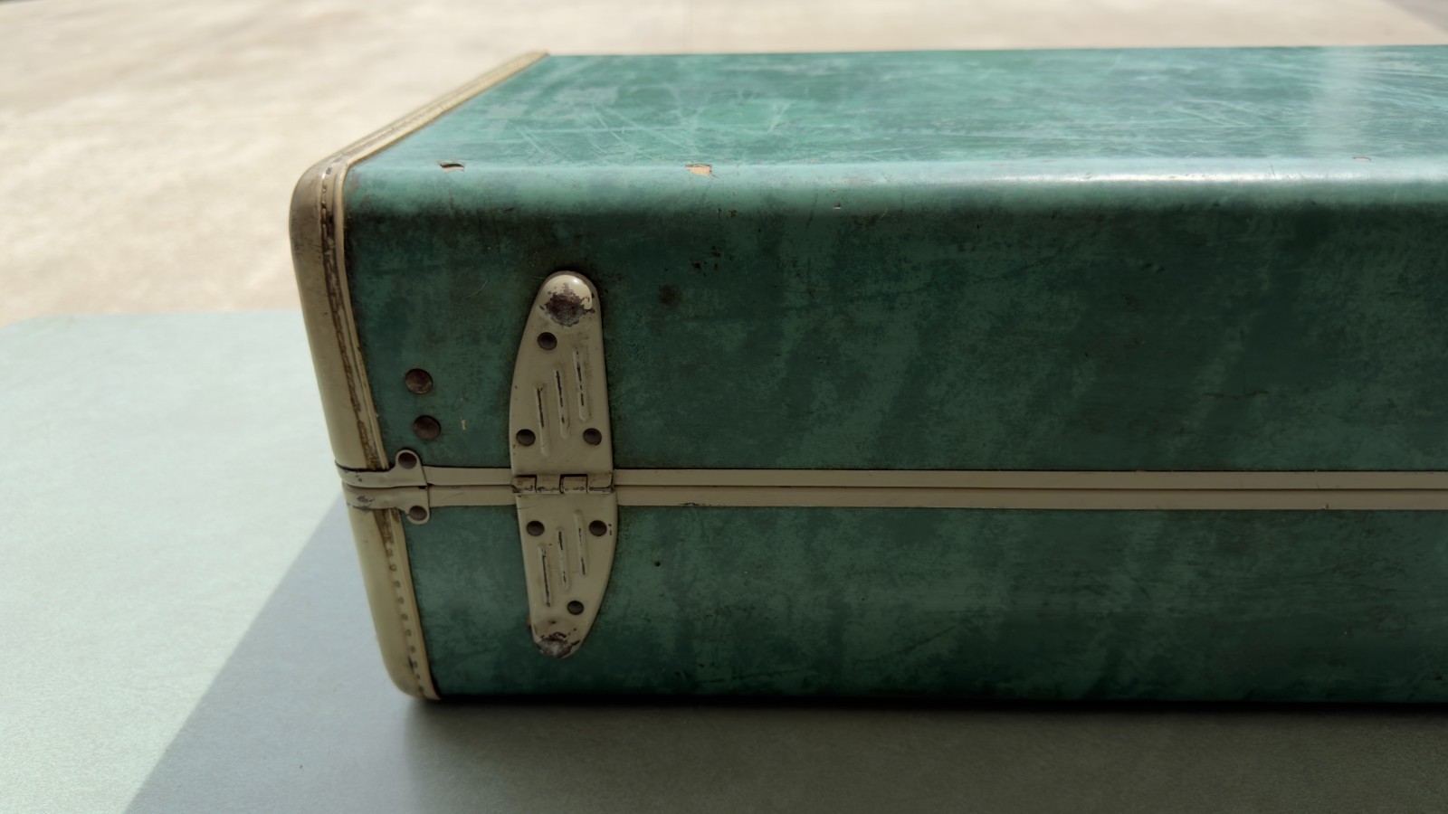 Vintage Samsonite 21″ Suitcase Bermuda Green Marbled with key by Shwayder Bros