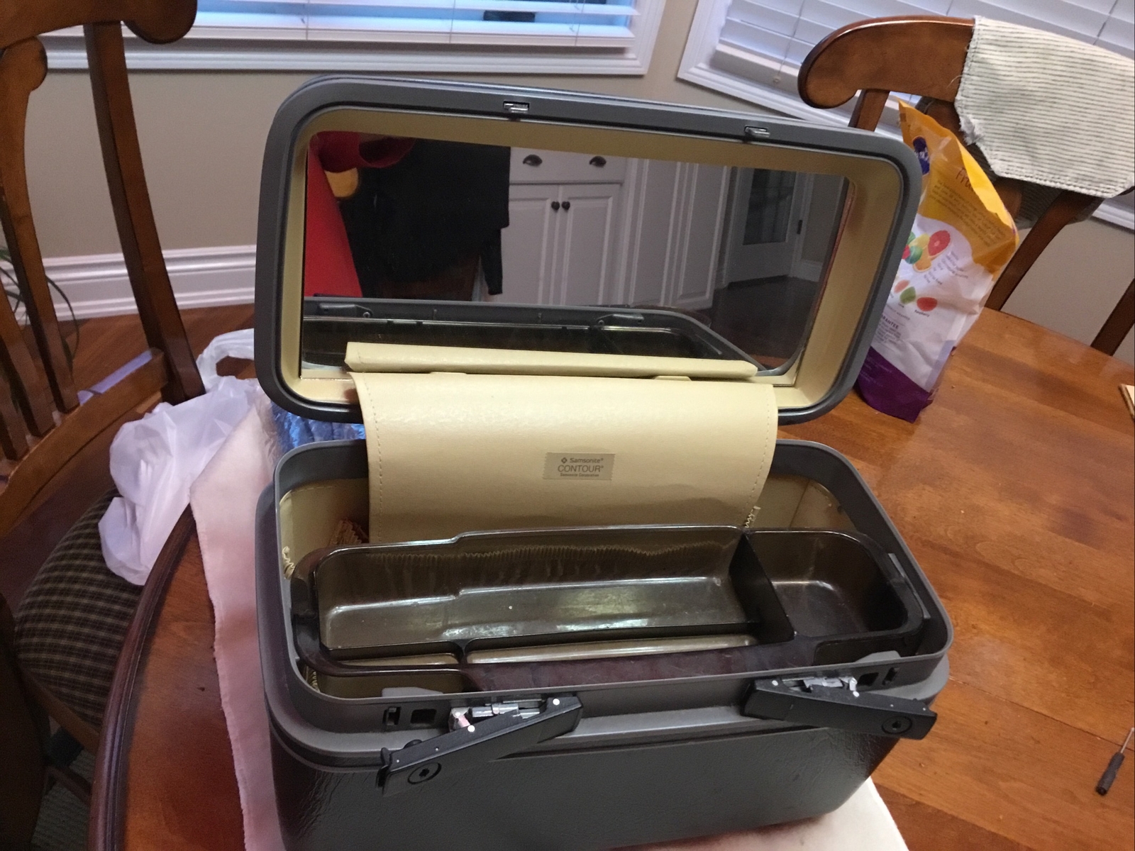 Samsonite Contour II Blue Hard Shell Carry On / Make-up Case – with Tray & Tag