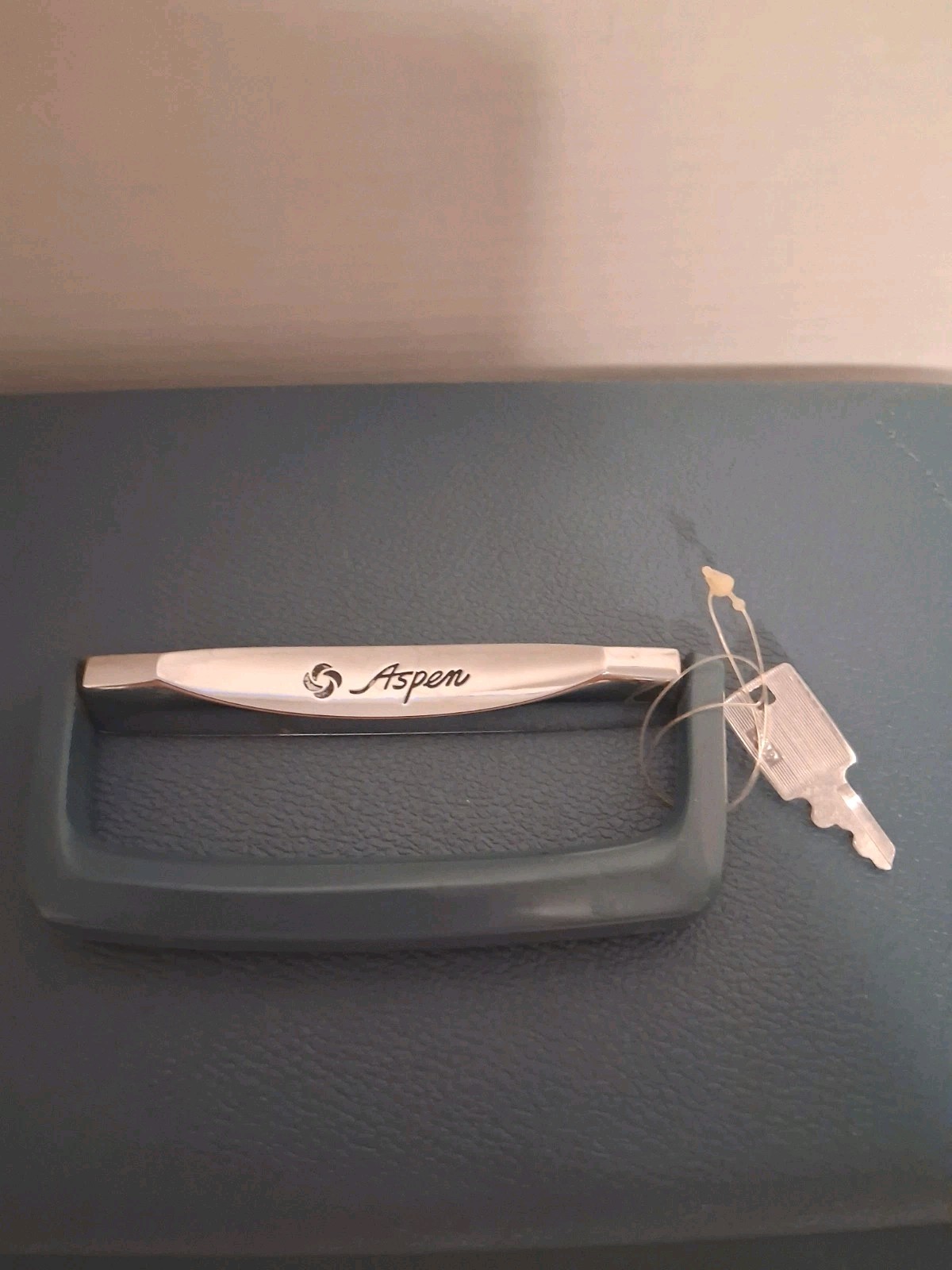Vtg Blue JCPenney Aspen by Samsonite Silhouette Train Luggage Cosmetic Case Key
