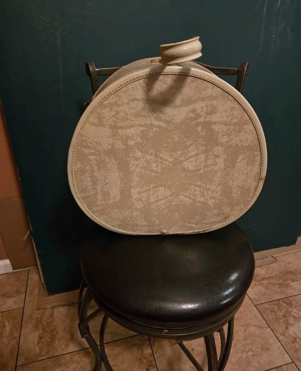 Vintage 1950’s Hat Box Round Train Suitcase Samsonite Beige Yellow Clean Nice!
