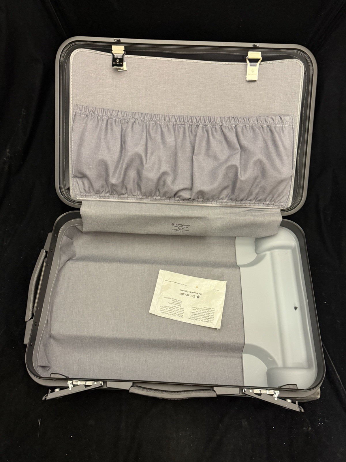 Samsonite Hard Case Rolling Luggage 22″x 13”x8” w/KEY Large Black Extend Handle
