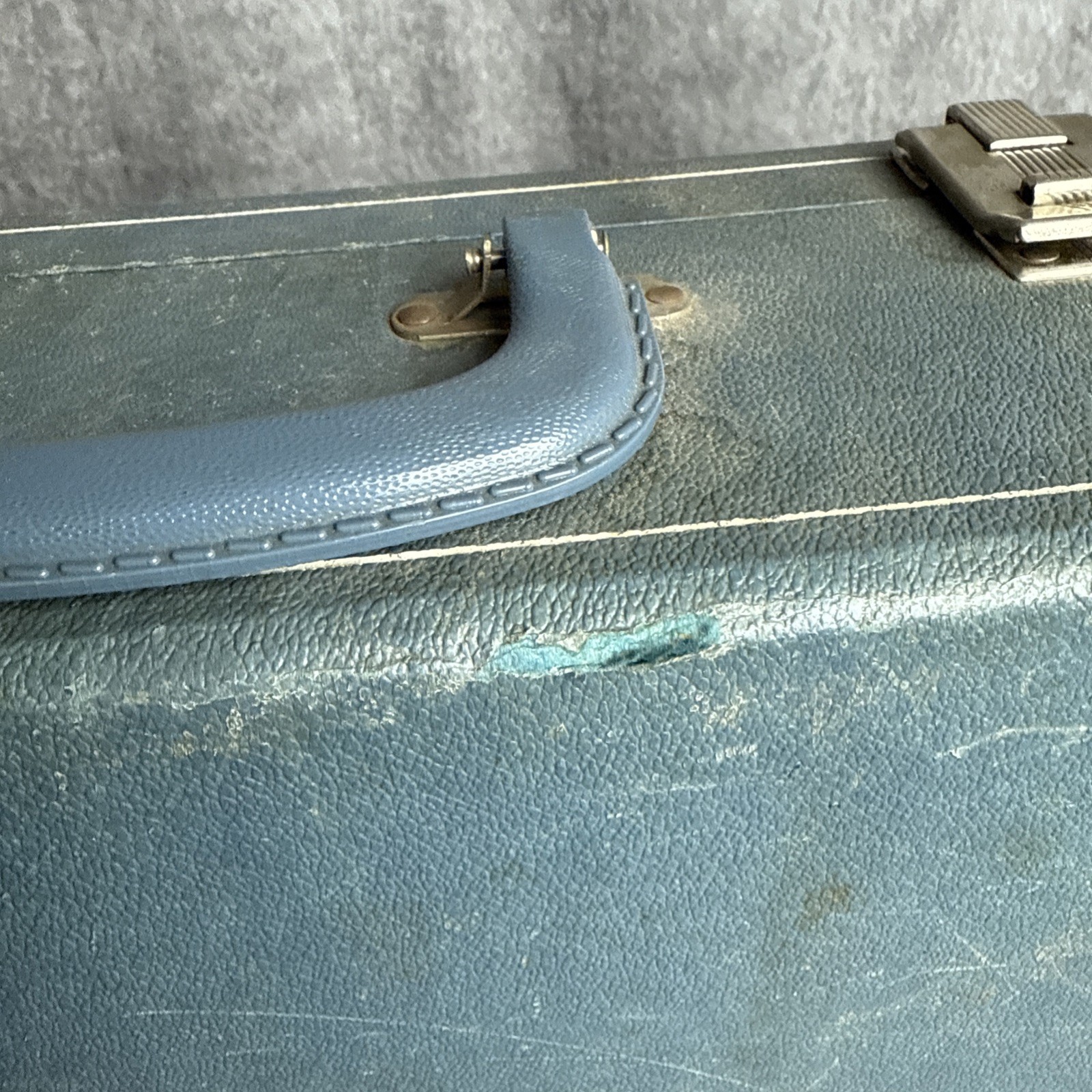 Blue VACATIONER Hardshell Suitcase w/ Flip Up Metal Latch & Bakelite Handle