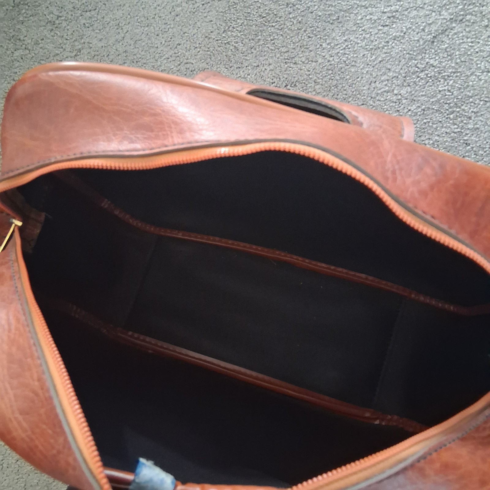 VTG Scovill Overnight Leather Soft-Sided Bag with Adjustable Shoulder Strap