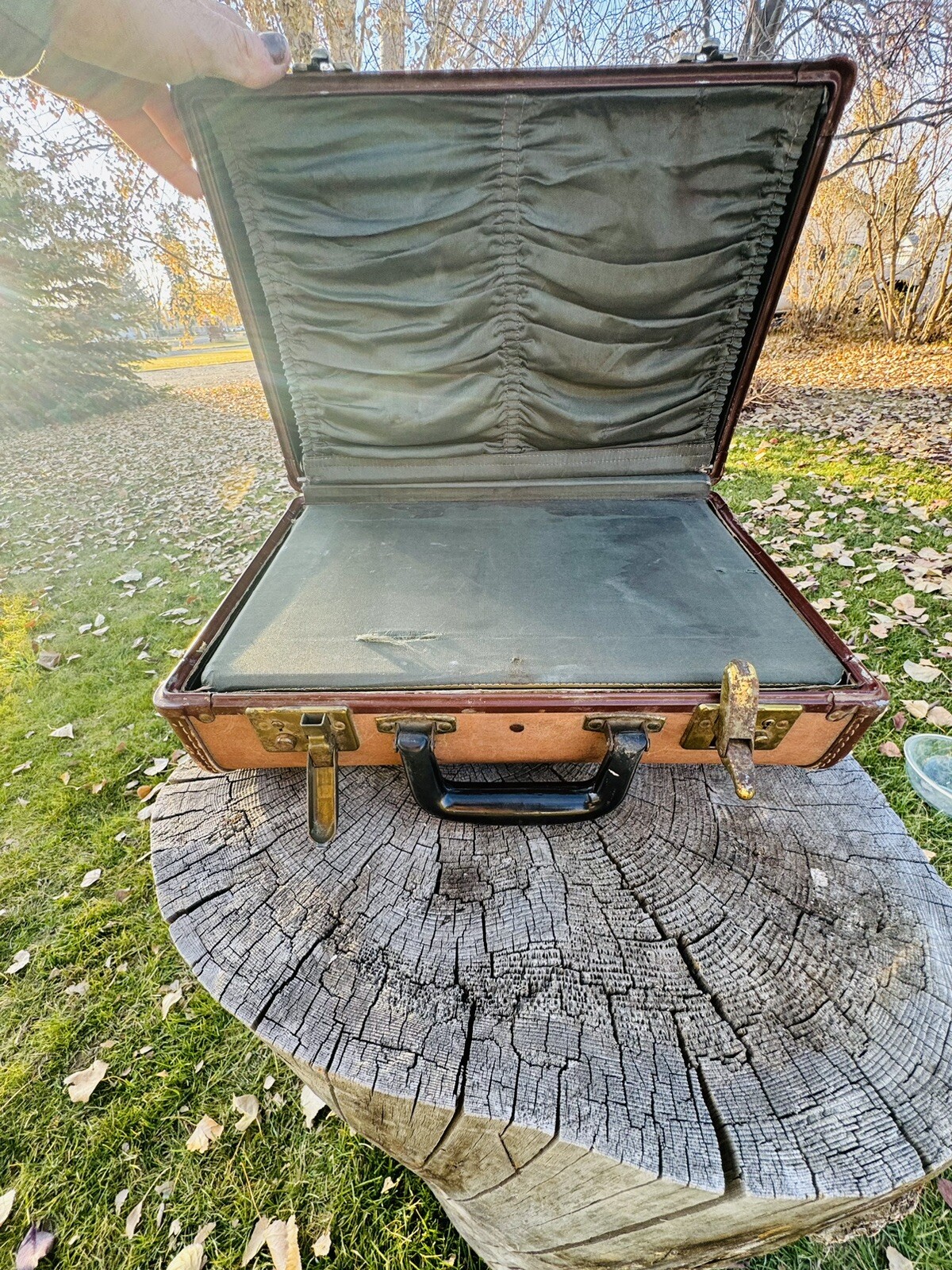 Vintage 1930s Leather Samsonite Handle Silk Lining Business Traveling Suitcase