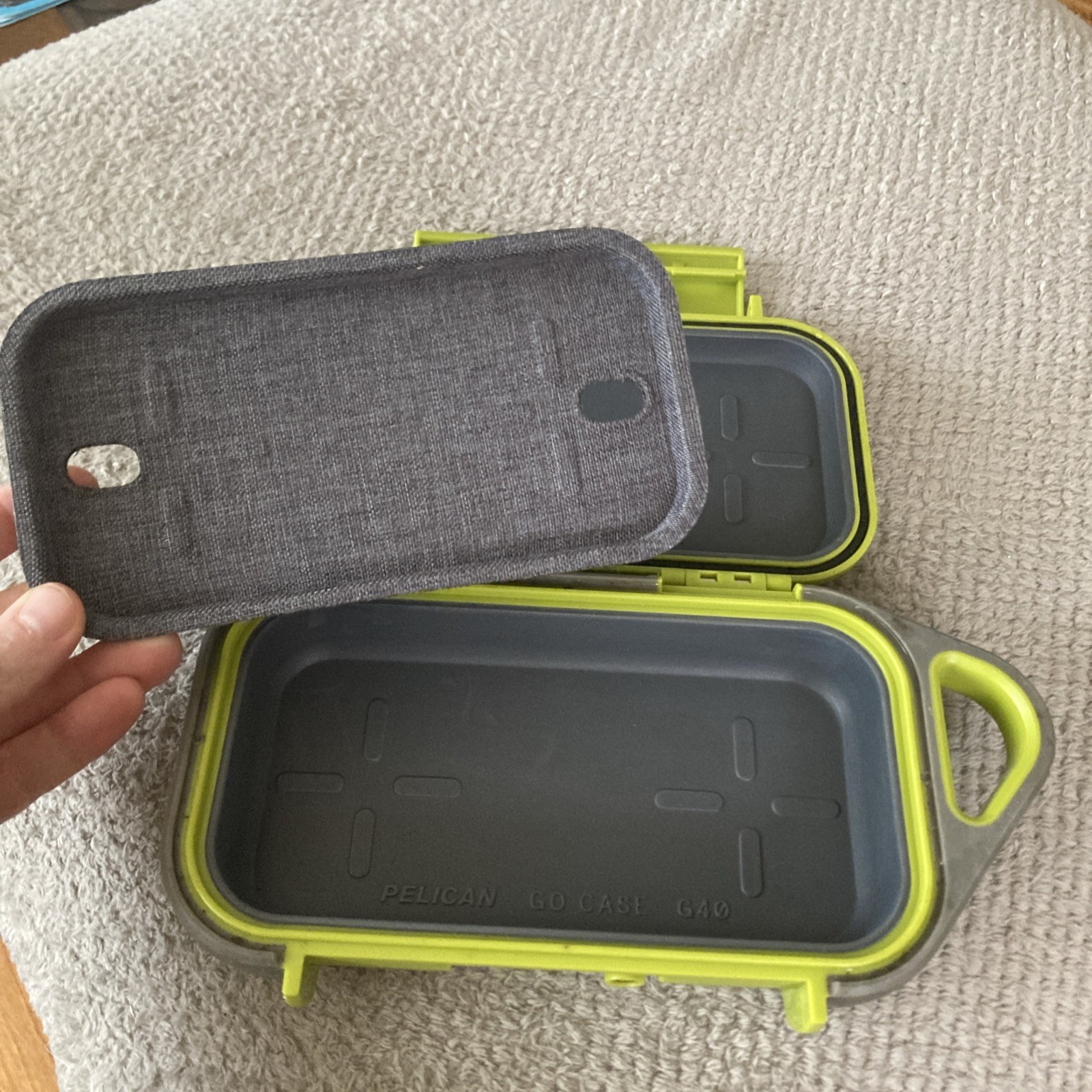 Pelican Go-Case G10 (G10)Great Condition Lime Green Gray With Handle And Insert