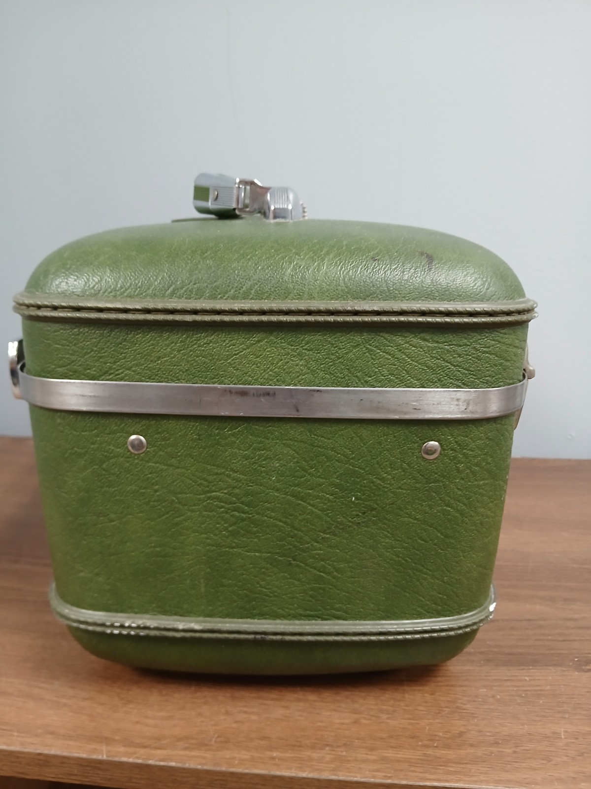 Vtg 1970s Escort American Luggage Vanity Train Case Avocado Green