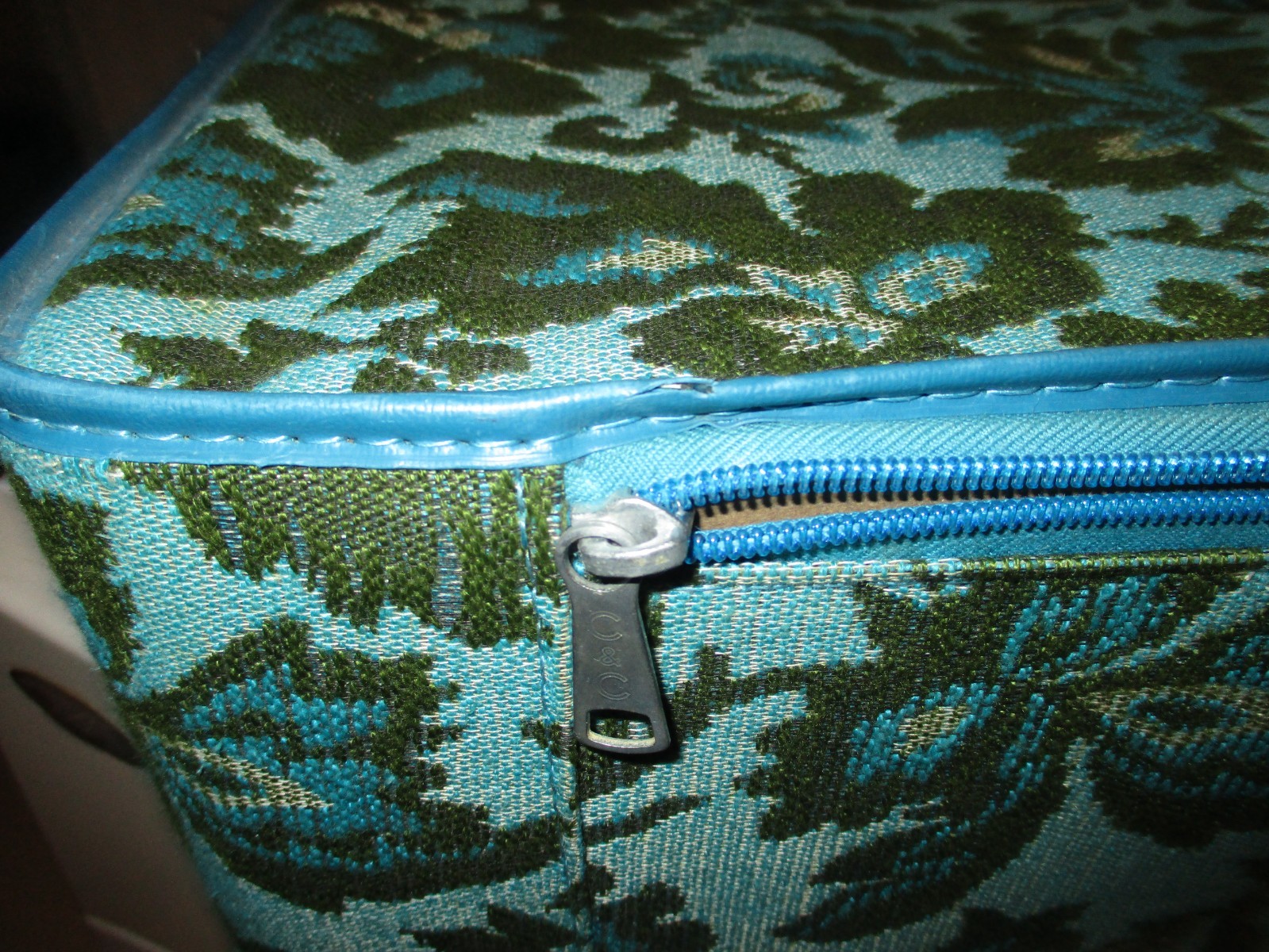 VTG Tapestry Suitcase Overnight Bag Turquosie & Green Floral Avon 60s