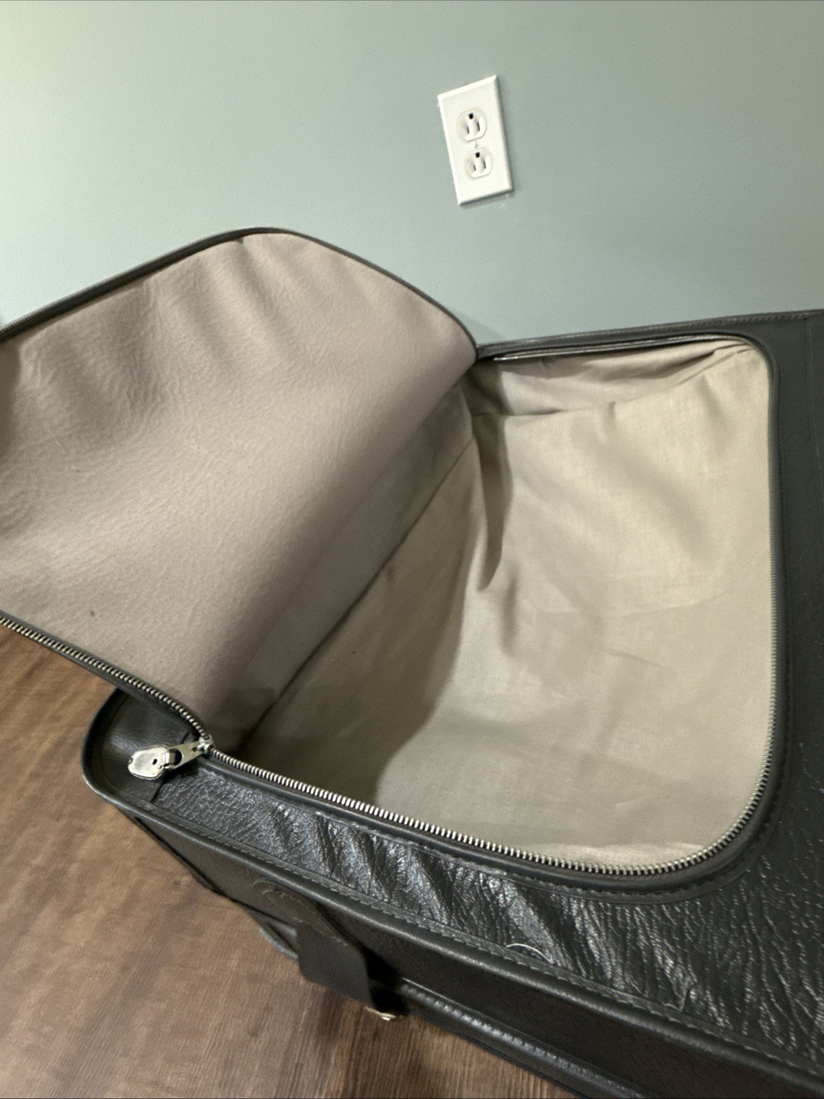 Vintage Starflite Black Leather Garment Bag W/hangers And Keys Luggage