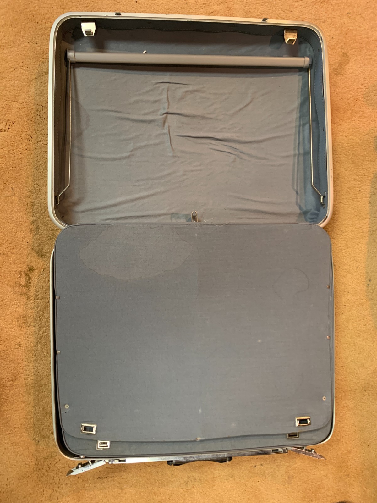 Vintage 1960s Samsonite Silhouette Hard Shell Suitcase Luggage MCM Gray Key