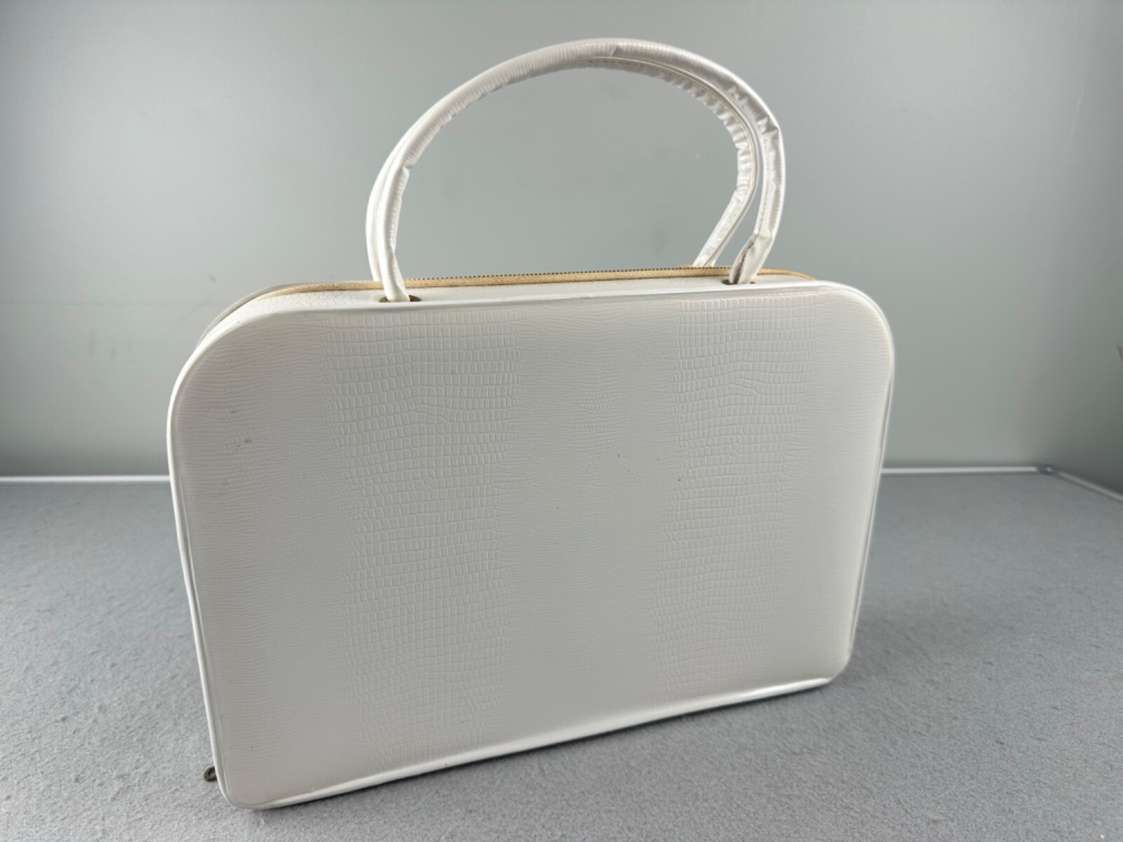Vintage Strawbridge & Clothier White Full Zip 13.5″ Case w/Animal Skin Print