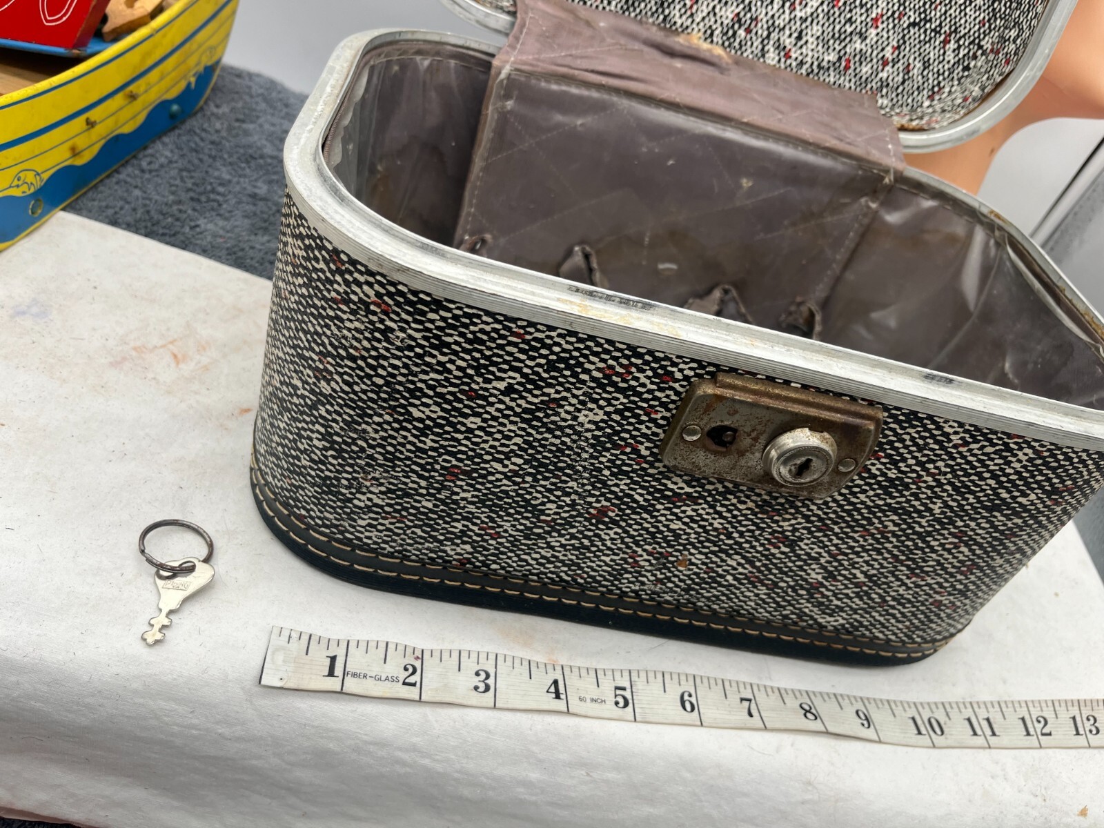 vintage speckled 1940s 50s makeup bag train case suitcase small pinup glam