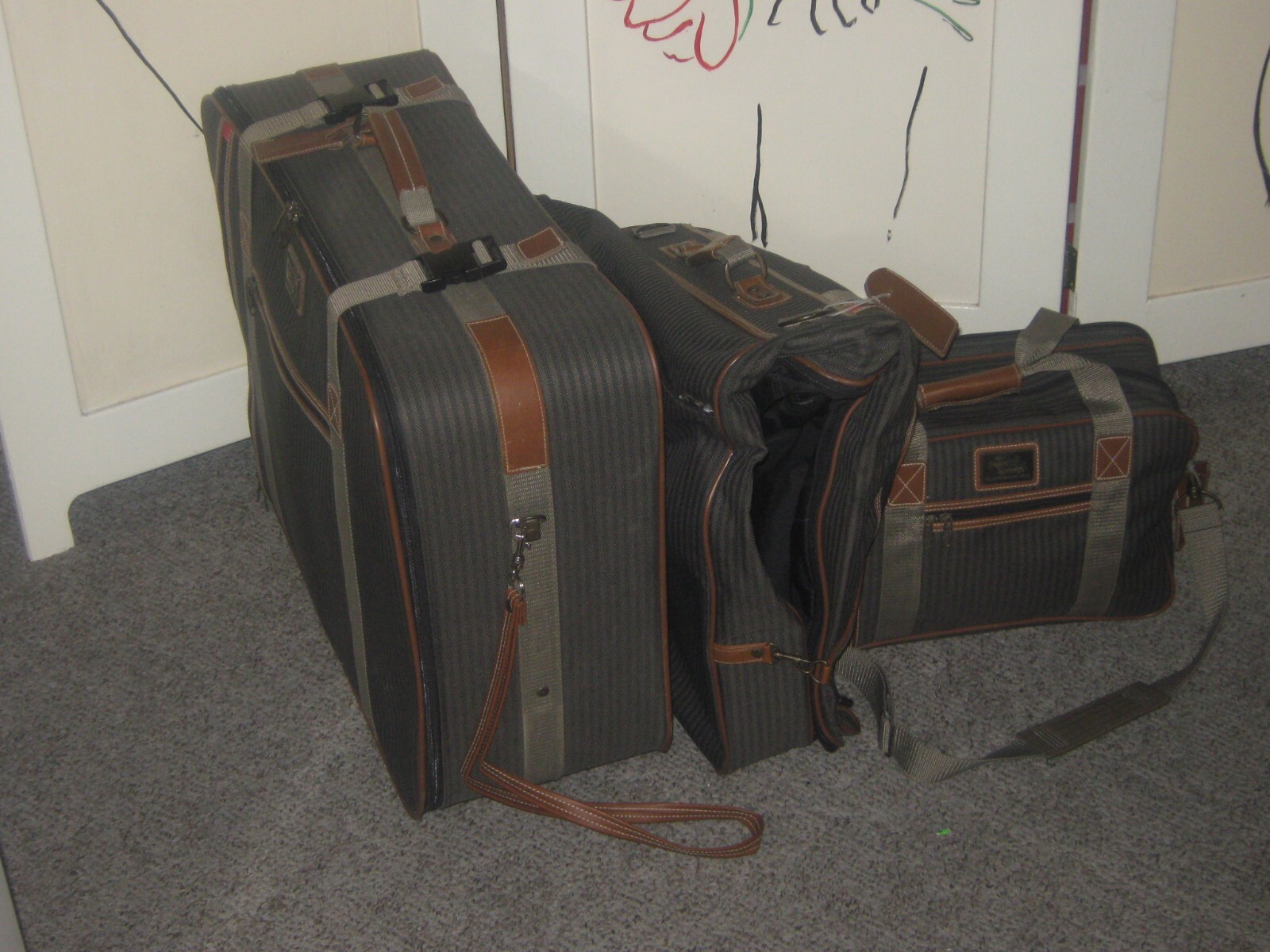 VINTAGE RICARDO BEVERLY HILLS PALM SPRINGS 3-PIECE GRAY STRIPE LUGGAGE SET