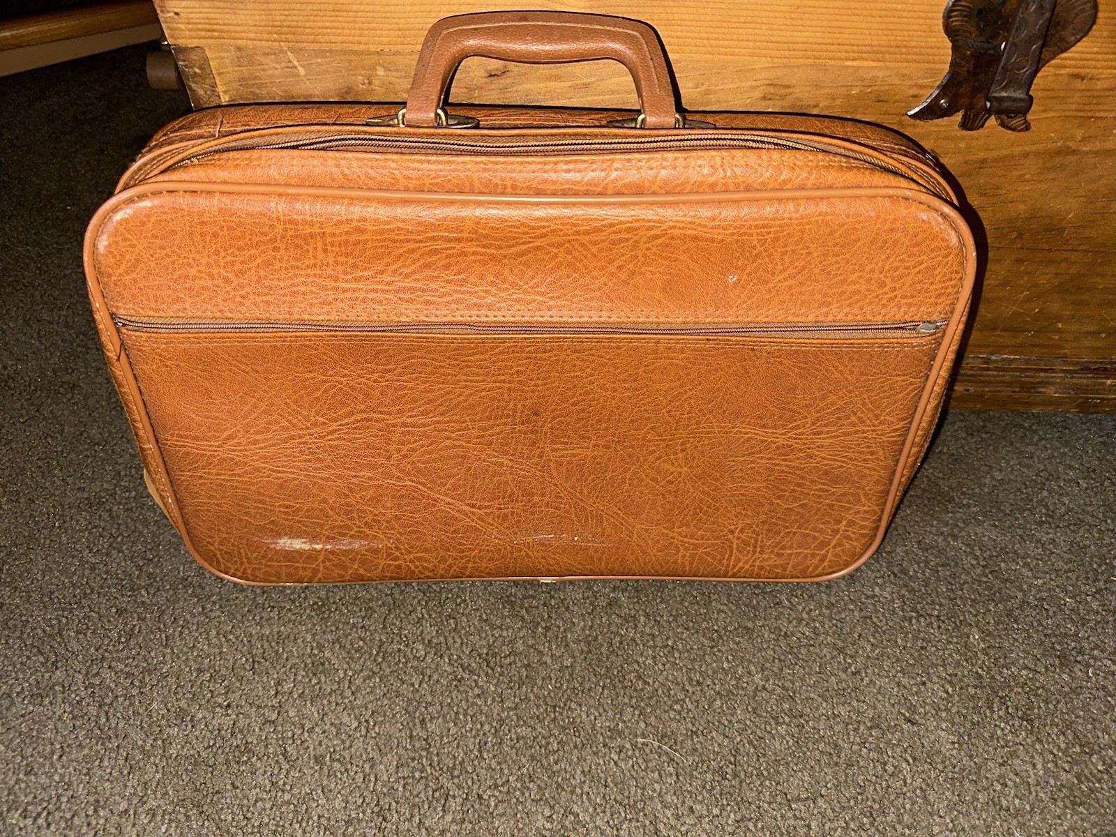 Vintage Brown Hard-Sided Suitcase / Travel Case – Retro Carry-On Style
