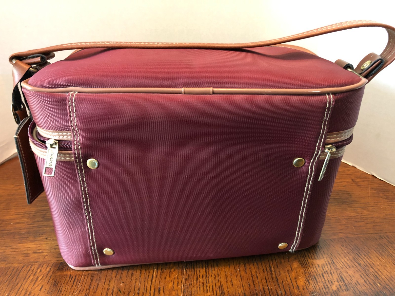 VTG Jaguar Cosmetic Travel Bag-Burgundy in Color-EXC