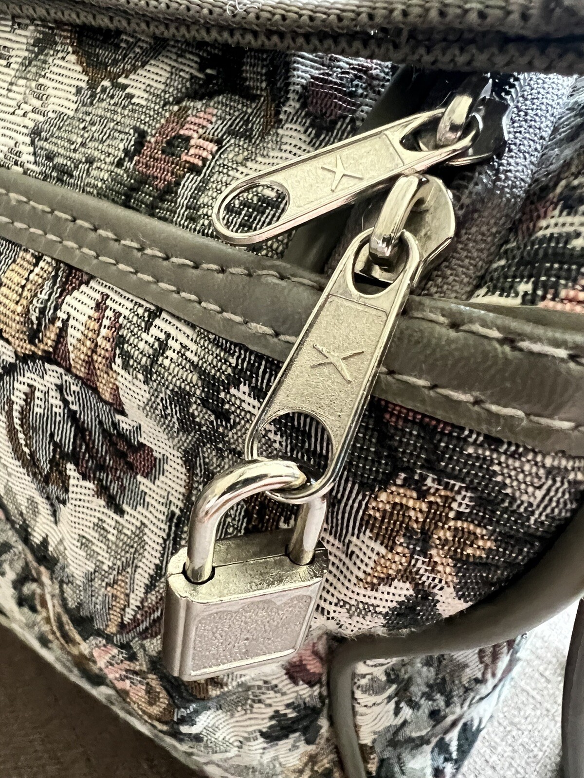 Airway Bag Tapestry Grey Green Carry On Over The Shoulder. Clean Inside Out.