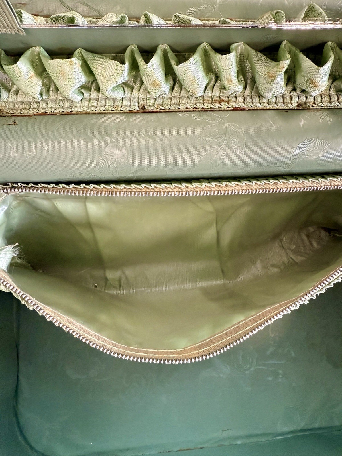 VTG Sears Featherlite Train Case Avocado Green Mid-Century Mod Mirror Luggage
