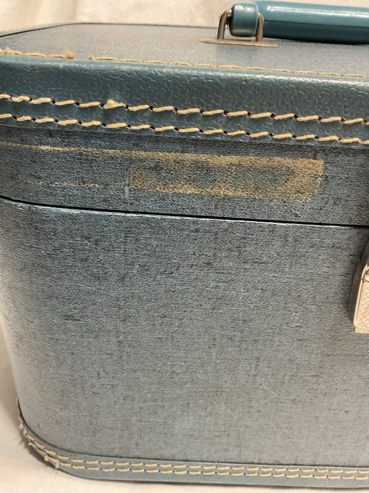 Vintage Hard Shell Blue Overnight Train Makeup/Storage Case no key