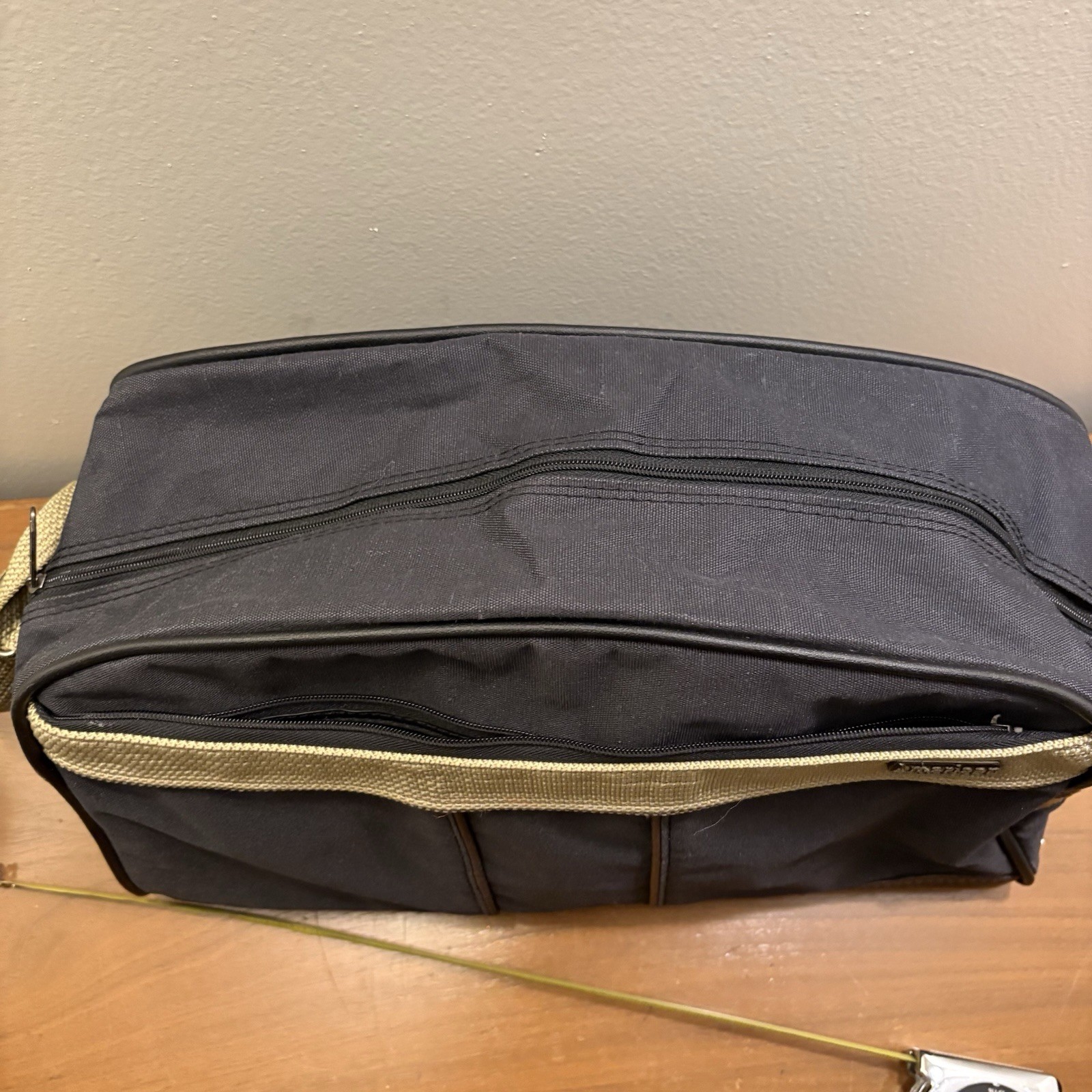 VTG 1980’s American Tourister Carry On Shoulder Bag Messenger Bag Gray/Tan
