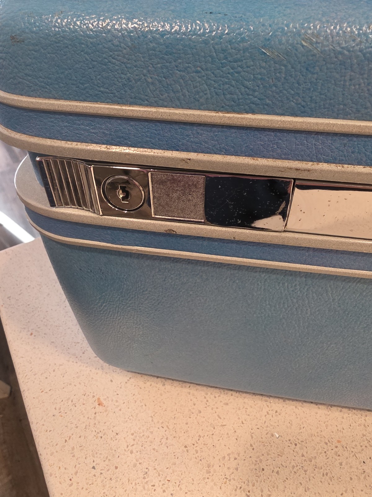 Vintage Samsonite Silhouette Baby Blue Hard Case Makeup Travel Case Clean No Key
