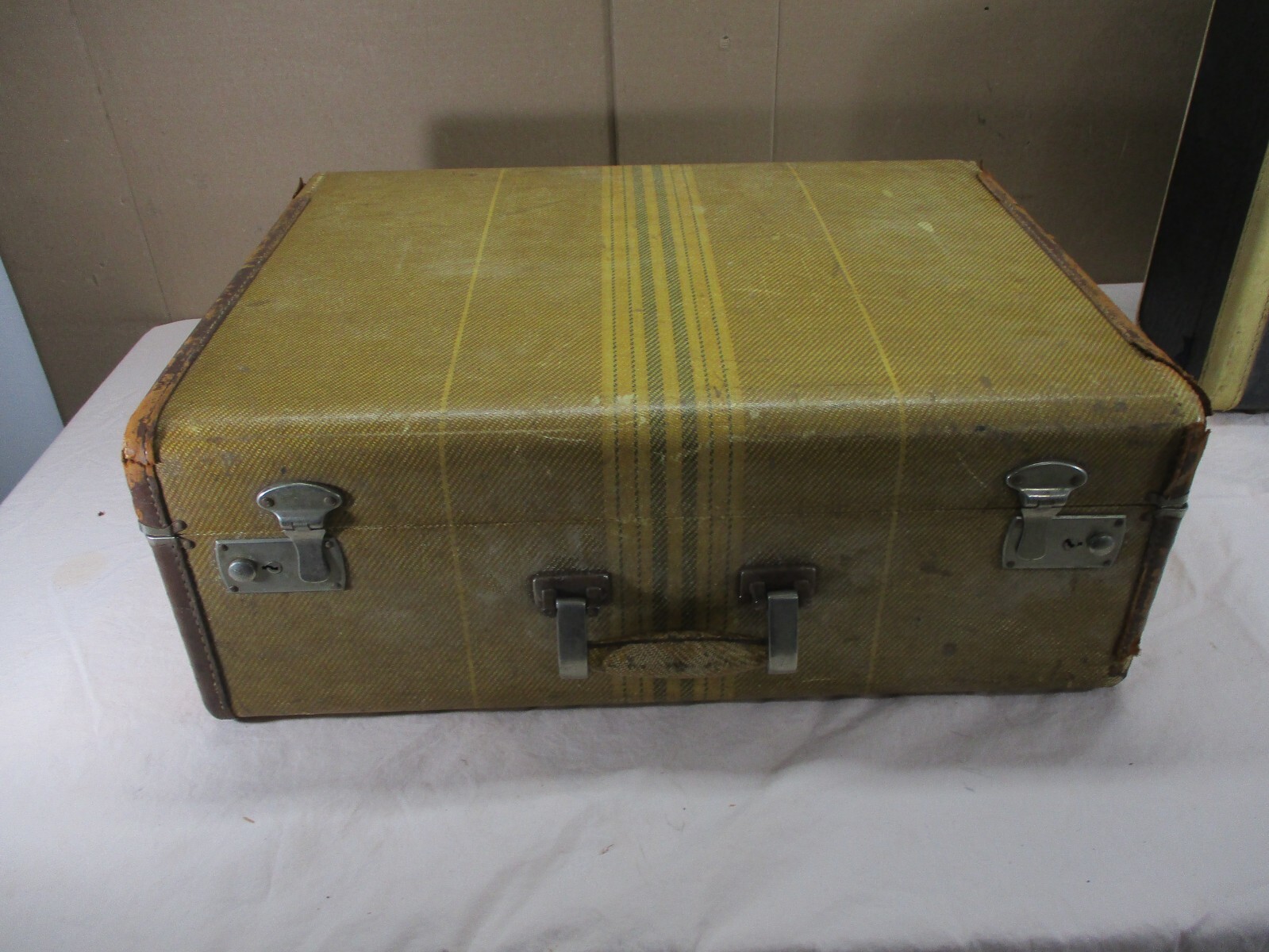 2 Vintage Hard Case Luggage Wardrobe Travel Suitcase’s