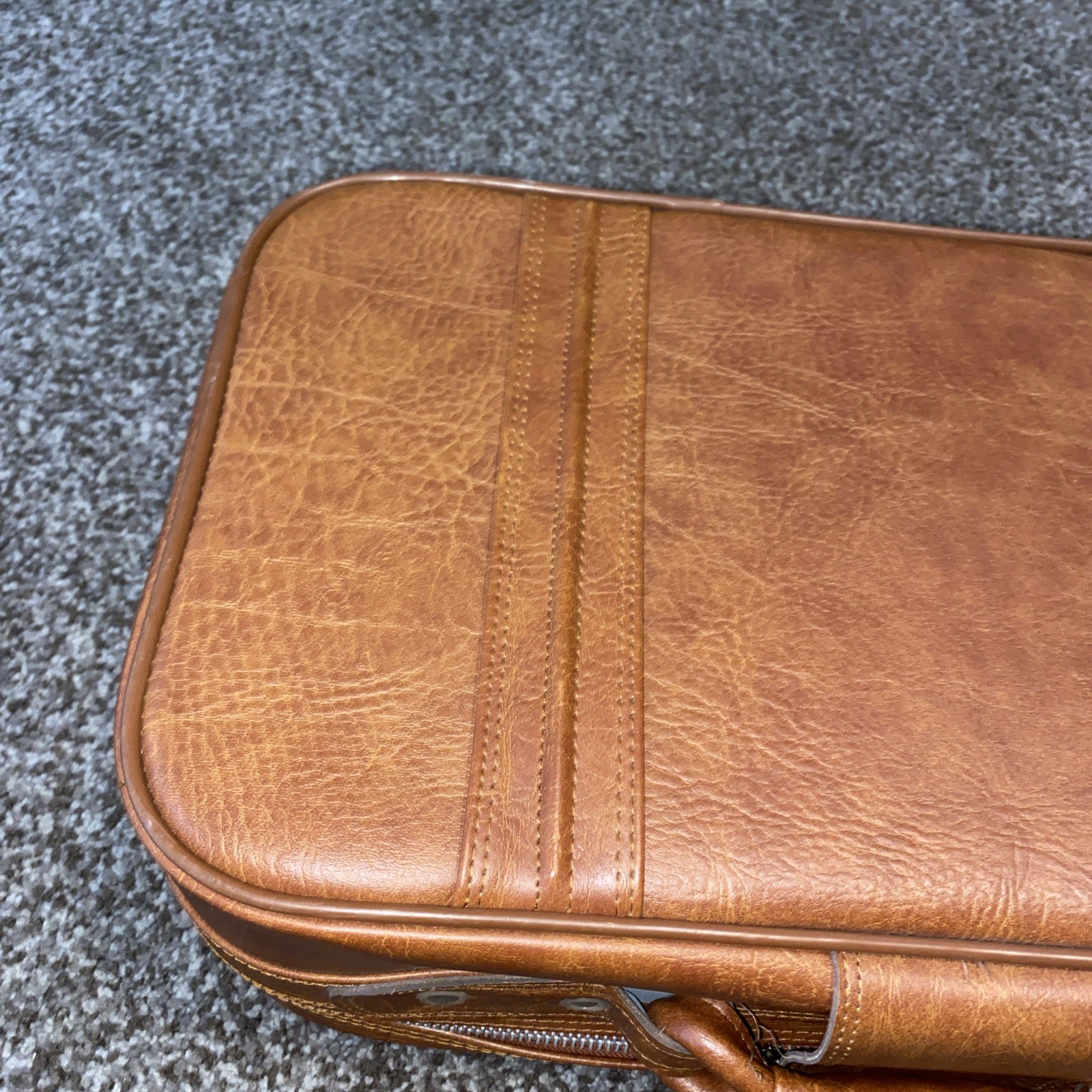 Vintage World Traveler English Style Leather Carry On Luggage Suitcase EUC