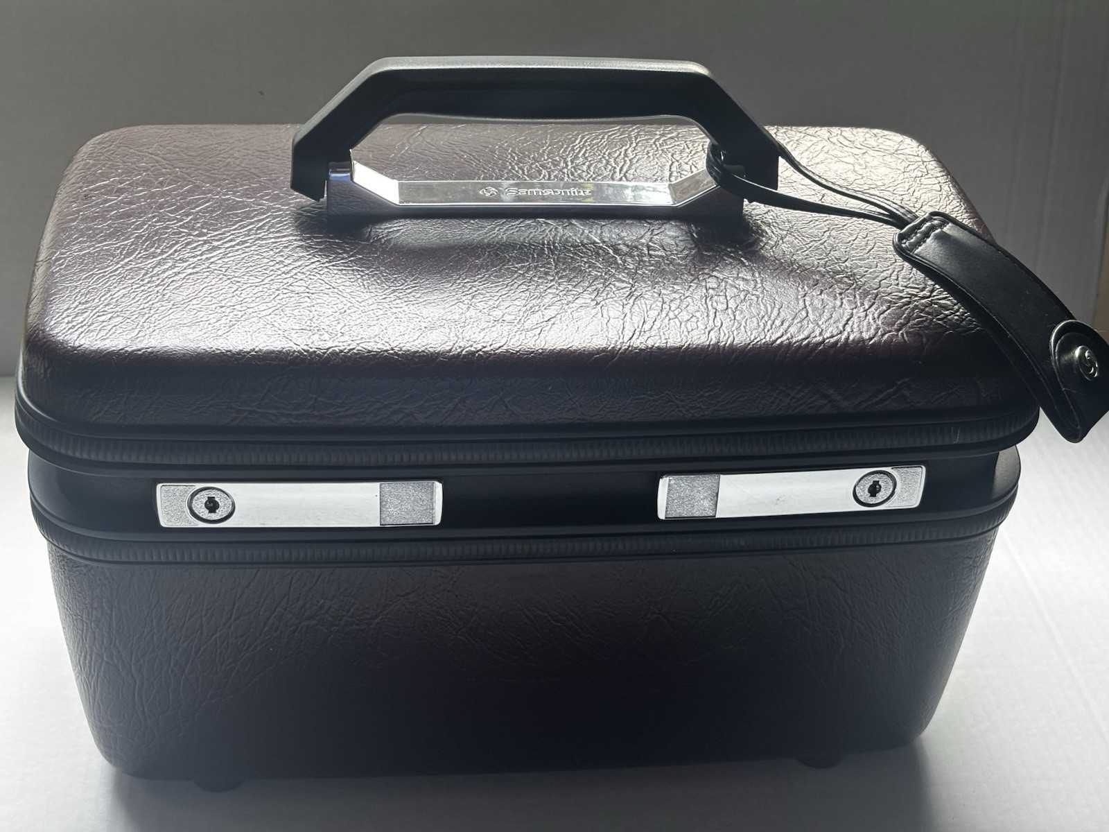 Vtg Burgundy Samsonite Sentry II Train, Travel, Makeup Hard Case, Locks W Key