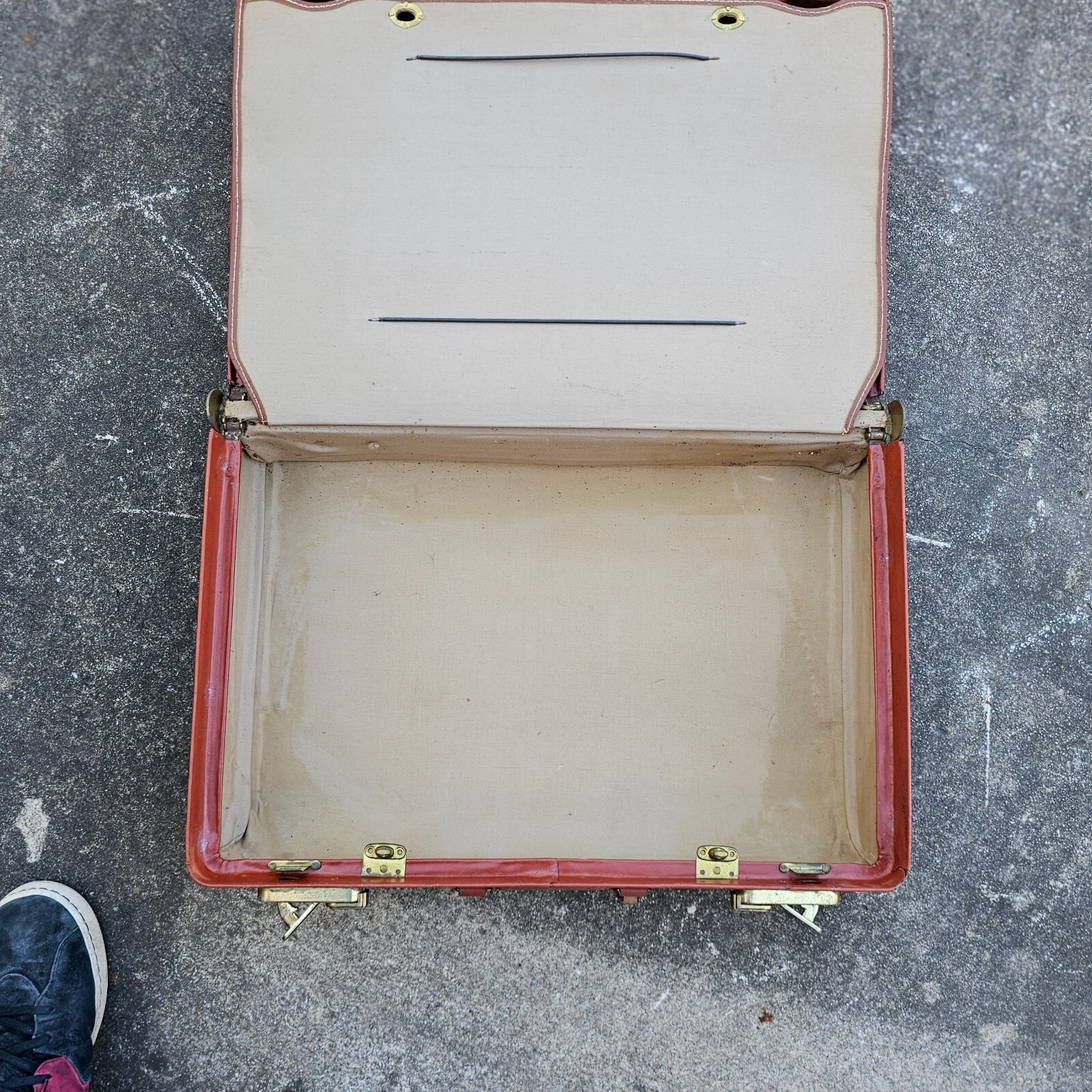 Set of 2) Presto Lock Leather Suitcase w/ keys Indestructo 24x18x8 & 21x15x7