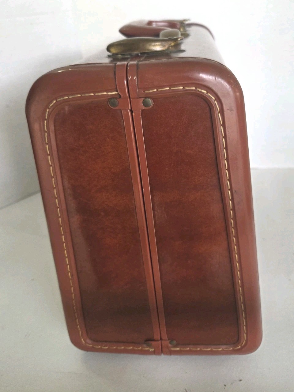 1950s Samsonite Shwayder Bros Suitcase Overnighter Style 4915 Saddle Brown