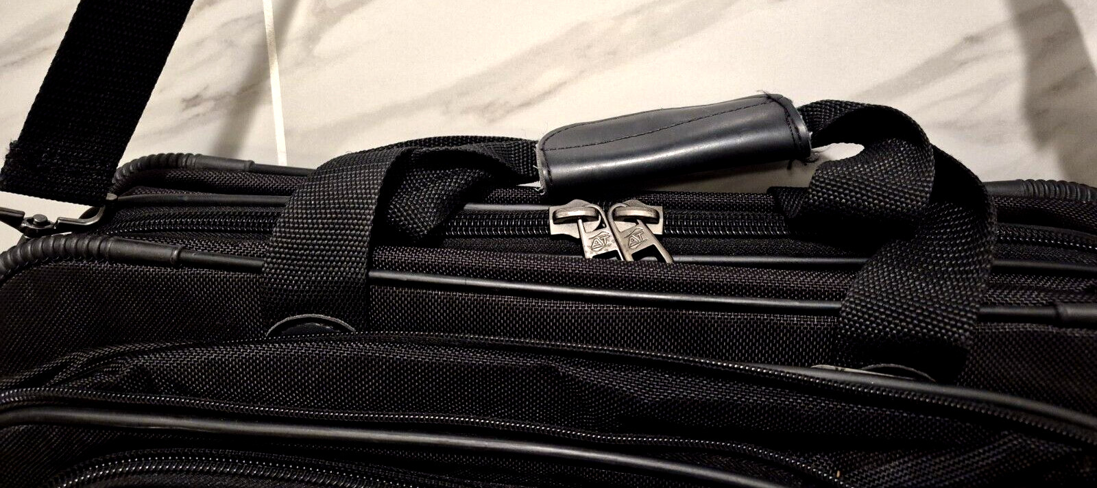 Vtg American Tourister Black Triumph Carry On Bag Padded Shoulder Strap 18x12x8