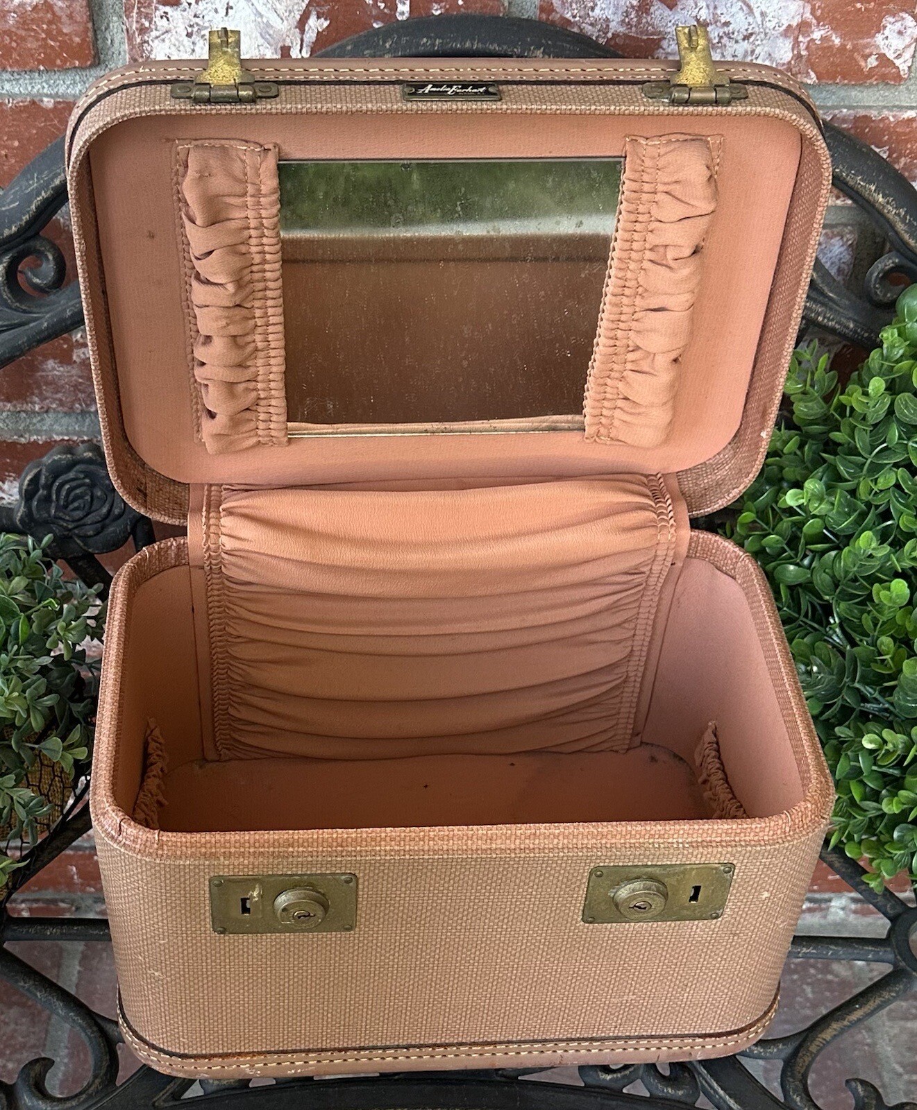 Vintage Amelia Earhart Train Case; Peach Tan; Drk Peach Int W/Mirror;Locks W/Key