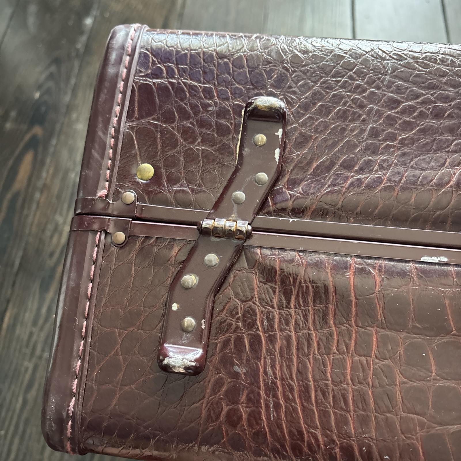 Vtg MCM Samsonite Faux Alligator Hard Suitcase Luggage 4121 Circa 1940s EUC